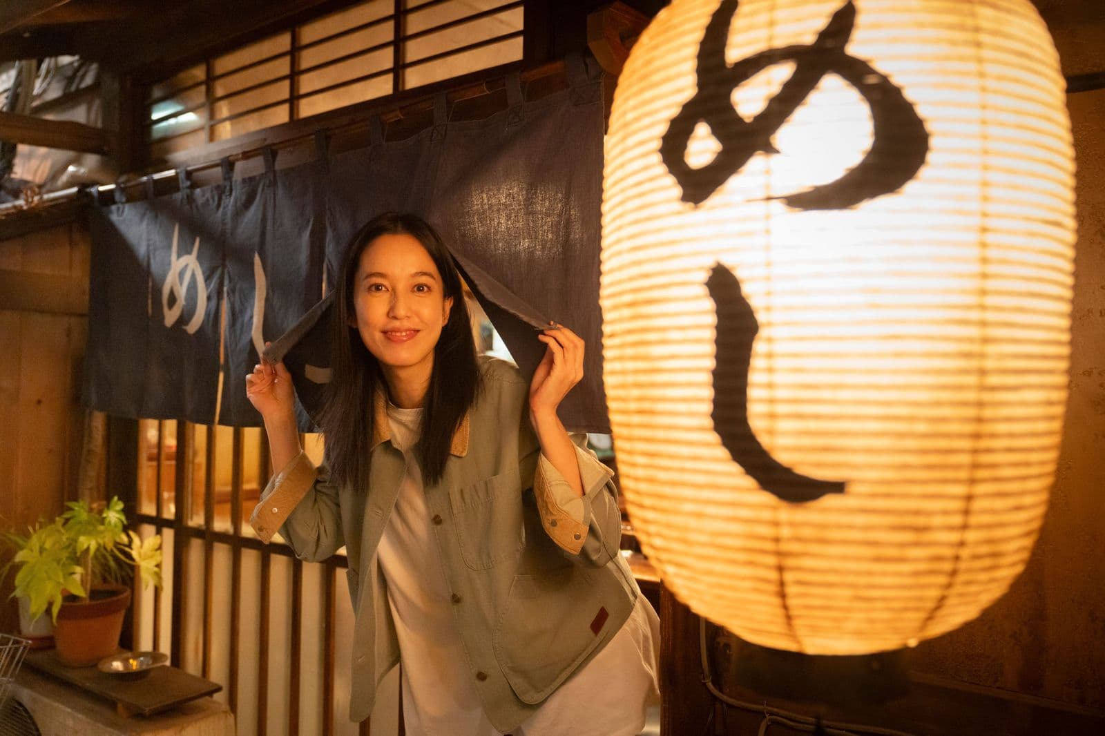 《深夜食堂》相隔7年回歸！台劇女神驚喜客串成「第一人」　小林薰重披料理服「飯屋」開張