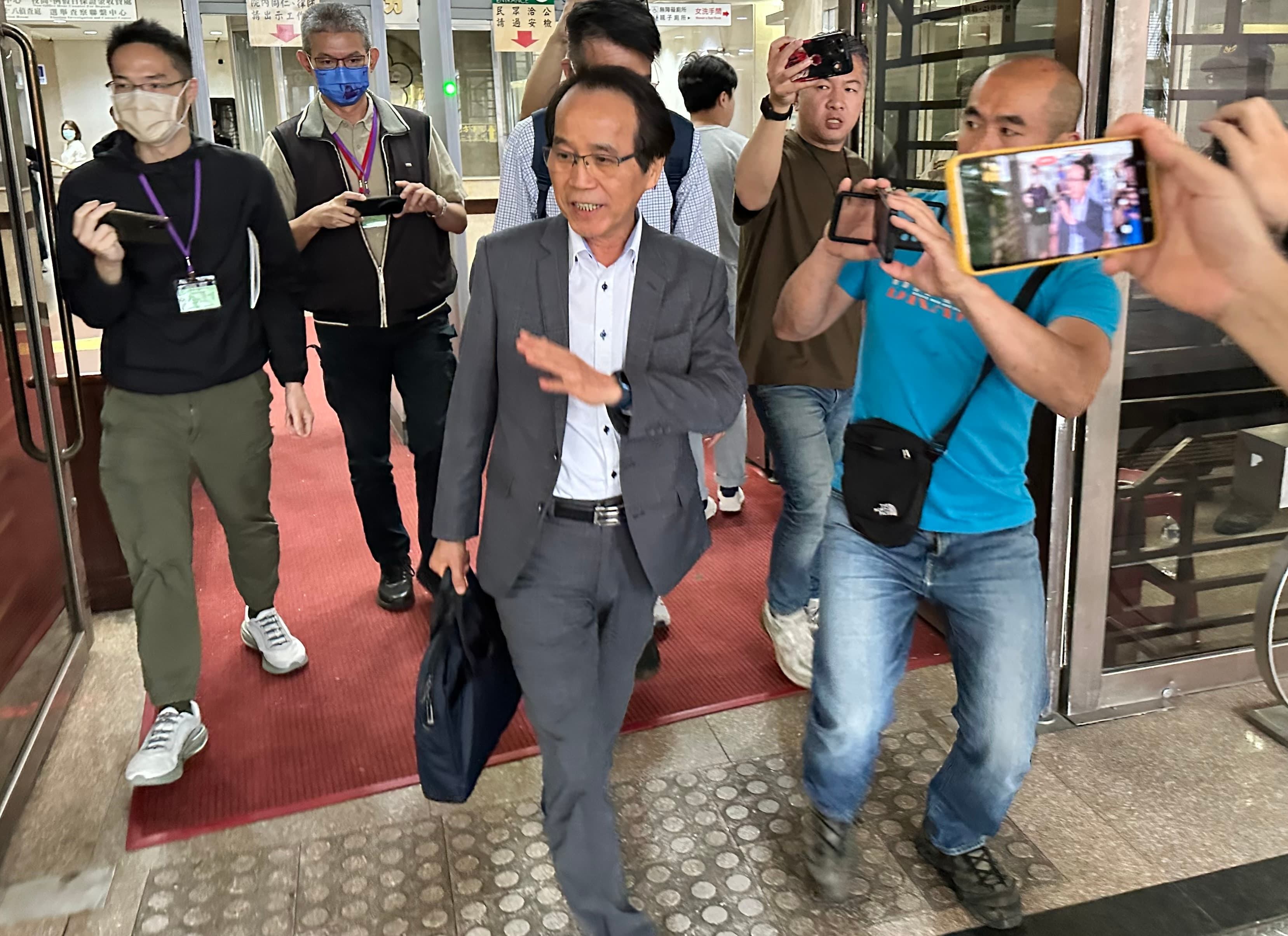台北市前副市長林欽榮在京華城案至台北地院作證。