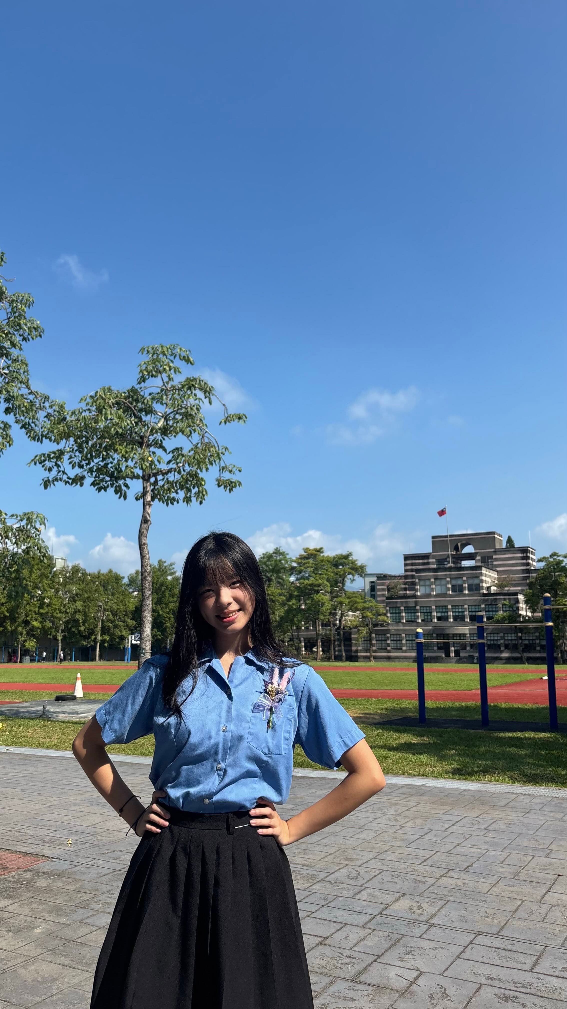 林芷瑈在Threads回文分享近況表示：「我有好好長大，前陣子高中畢業成年啦！」（翻攝自Threads）