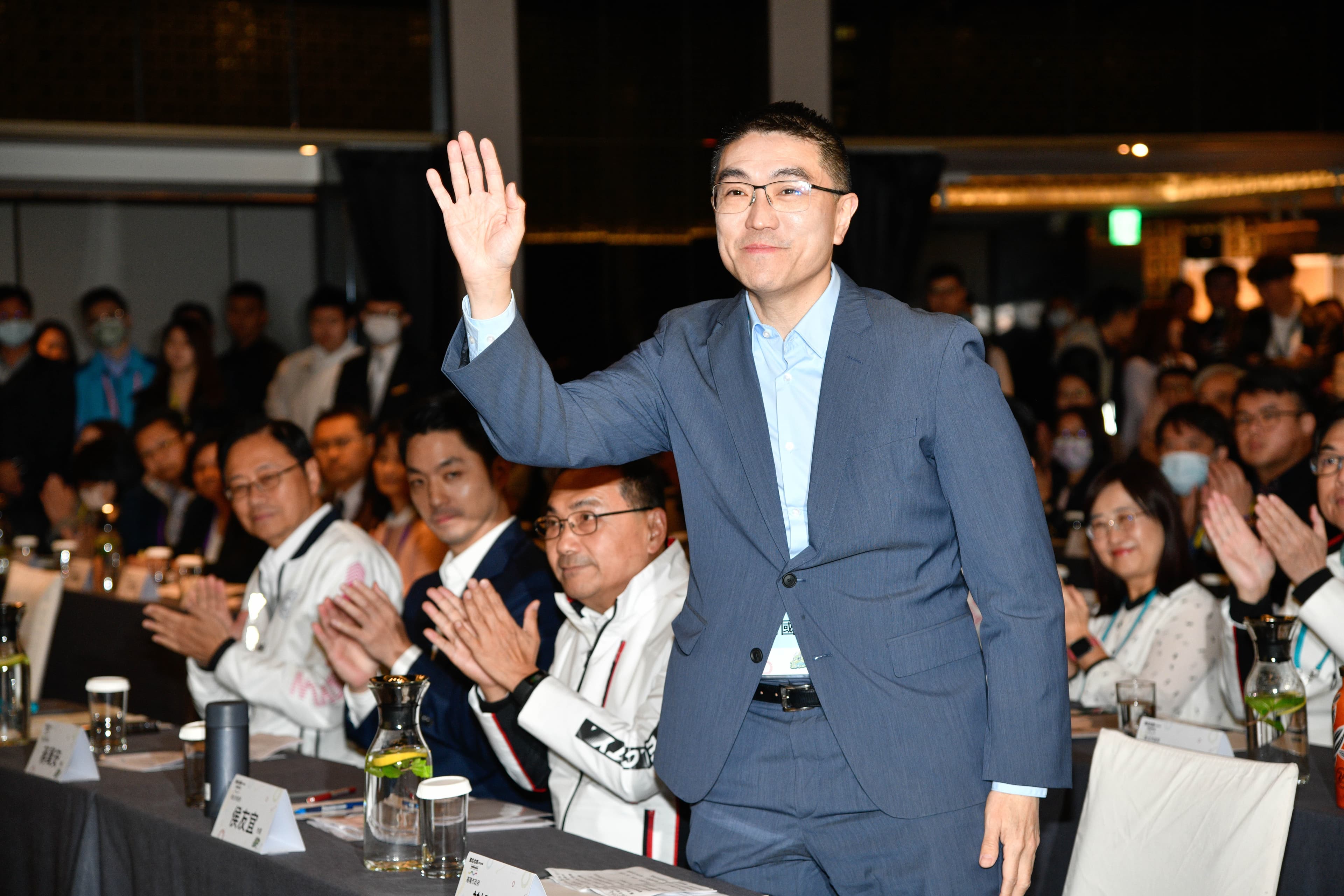 根據民調，童子瑋在50歲以下各年齡層更已全面領先謝國樑。（本刊資料照）