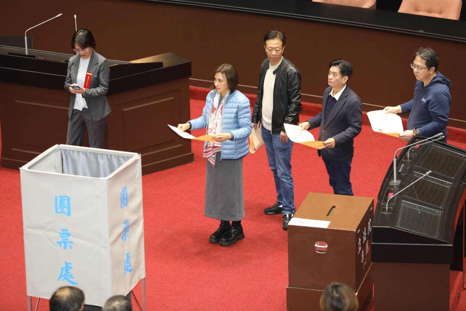 立法院就司法院大法官人事同意權案進行記名投票。