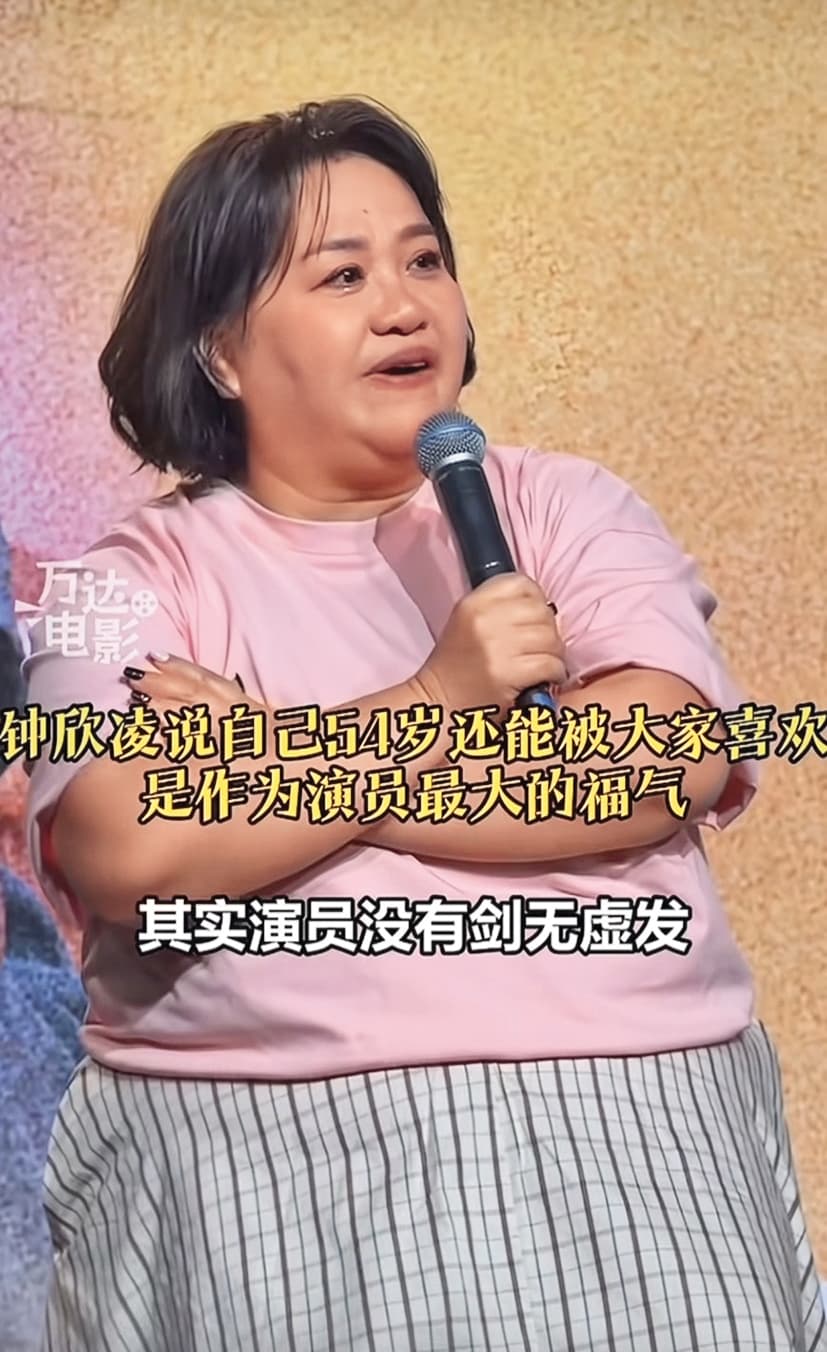 鍾欣凌近日在中國大陸宣傳電影《陽光女子合唱團》時講到自己一直戰戰兢兢，竟忍不住痛哭。（翻攝自微博）