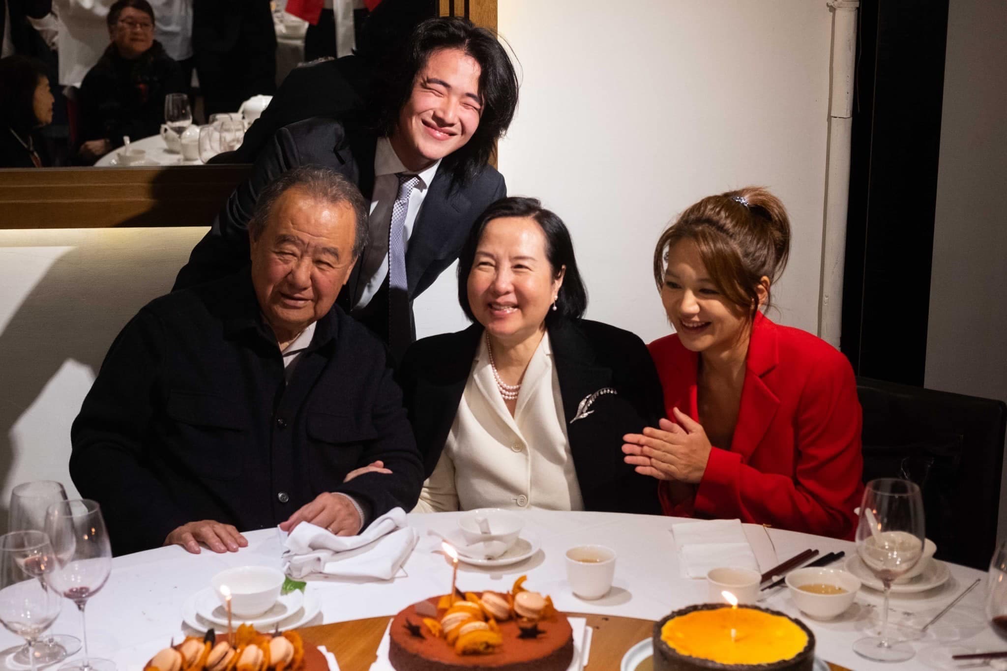 徐莉玲對於家庭生活極為重視，經常曬出與二兒子林佳翰過節日的合照。（翻攝自徐莉玲臉書）