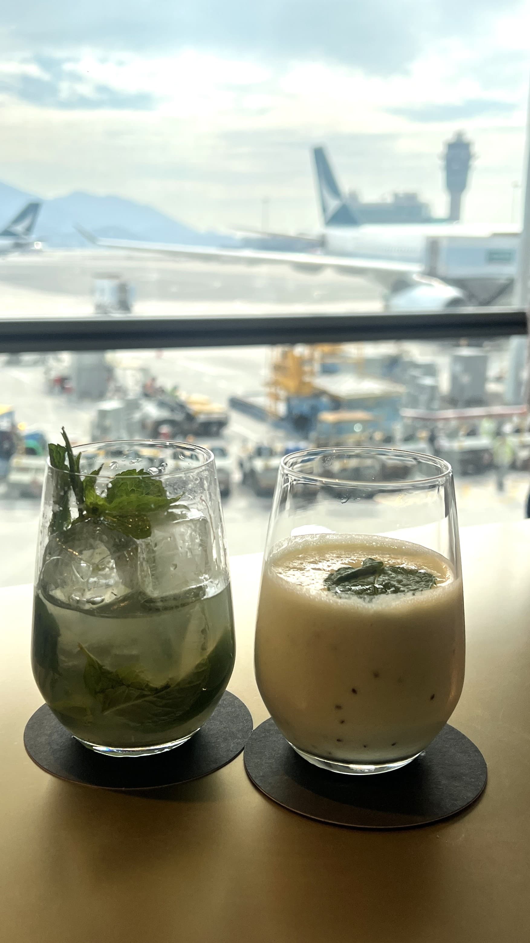 「國泰碧玉Cathay Delight」與「樂上雲霄Cloud Nine」都是貴賓室的招牌雞尾酒。
