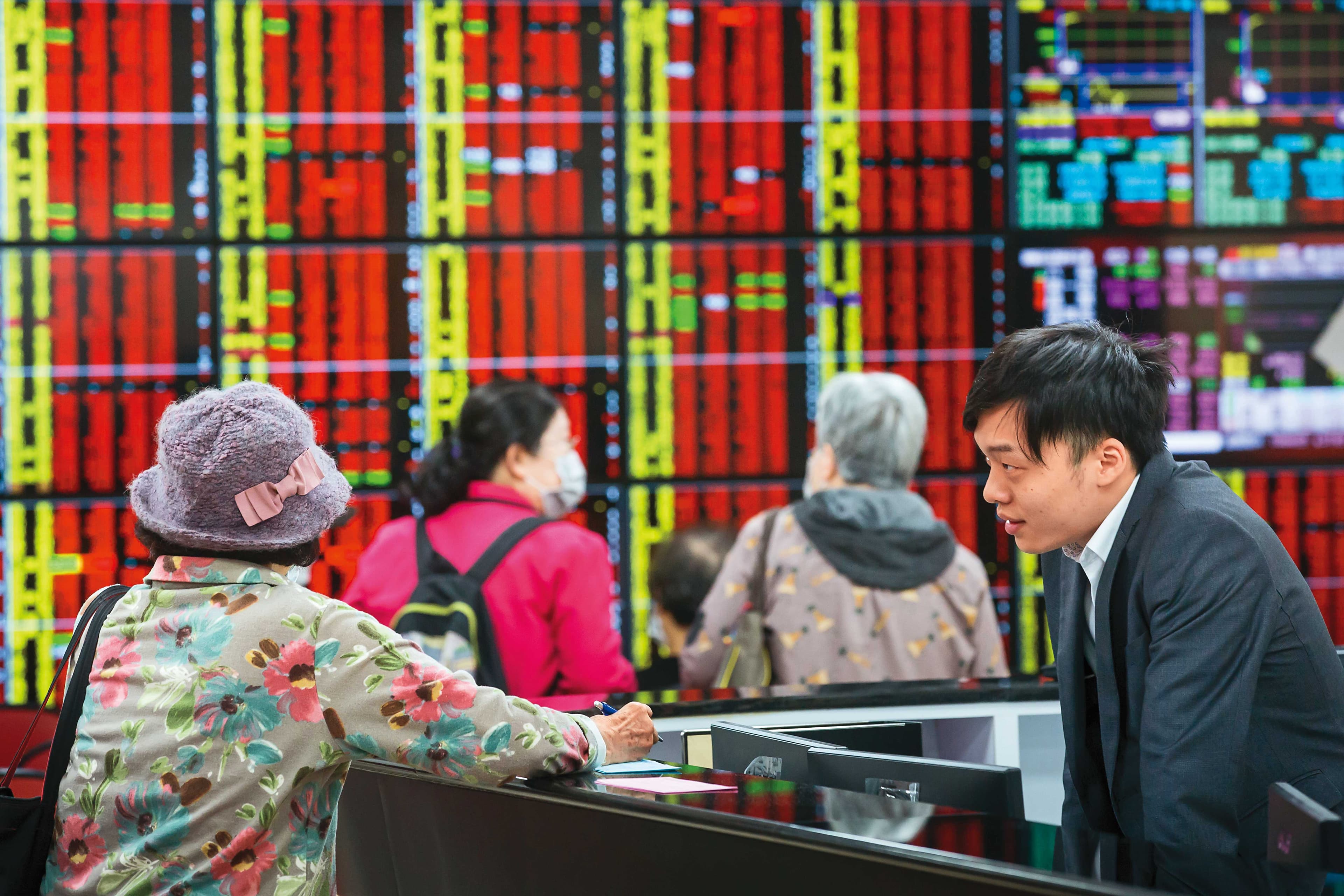 隨著台股指數奔上2萬點新高，金融指數也上漲超過2位數。