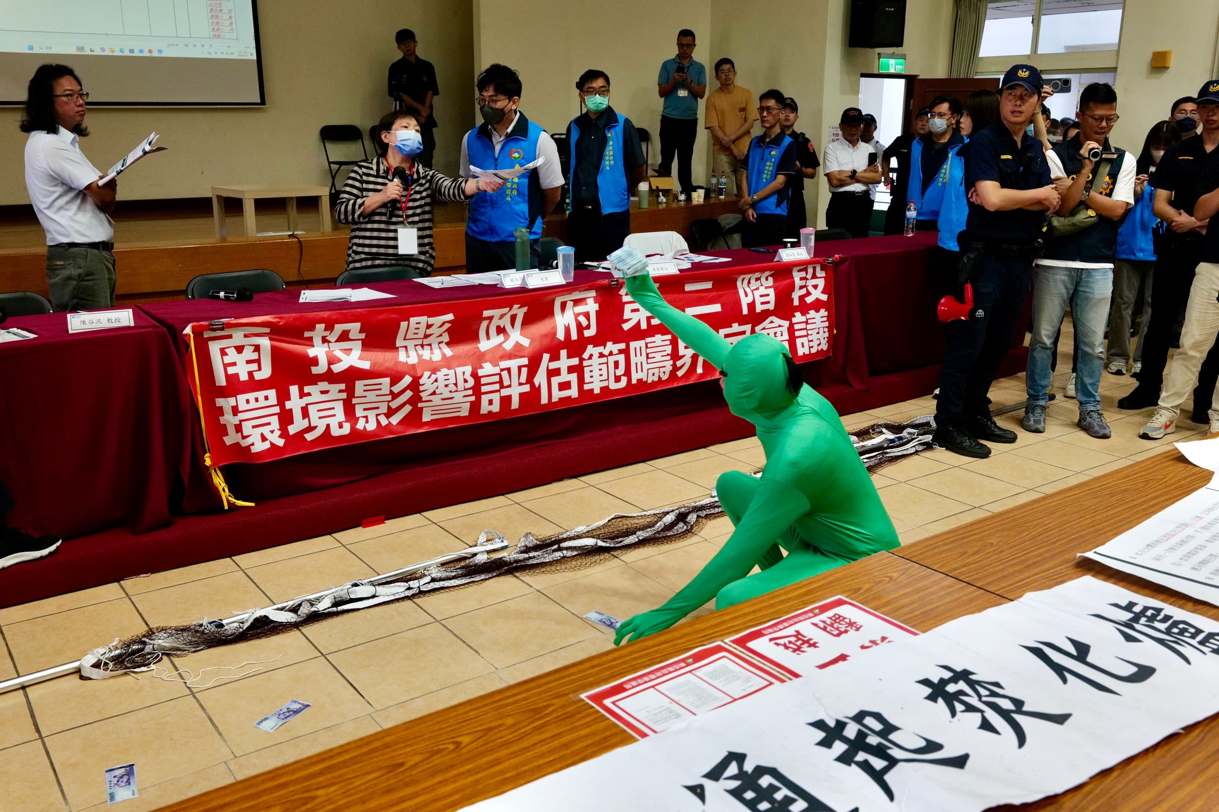常行深說，南投縣府決定興建焚化爐，顯然是出於利益考量，「既然他們要錢，我就給他們錢啊。」