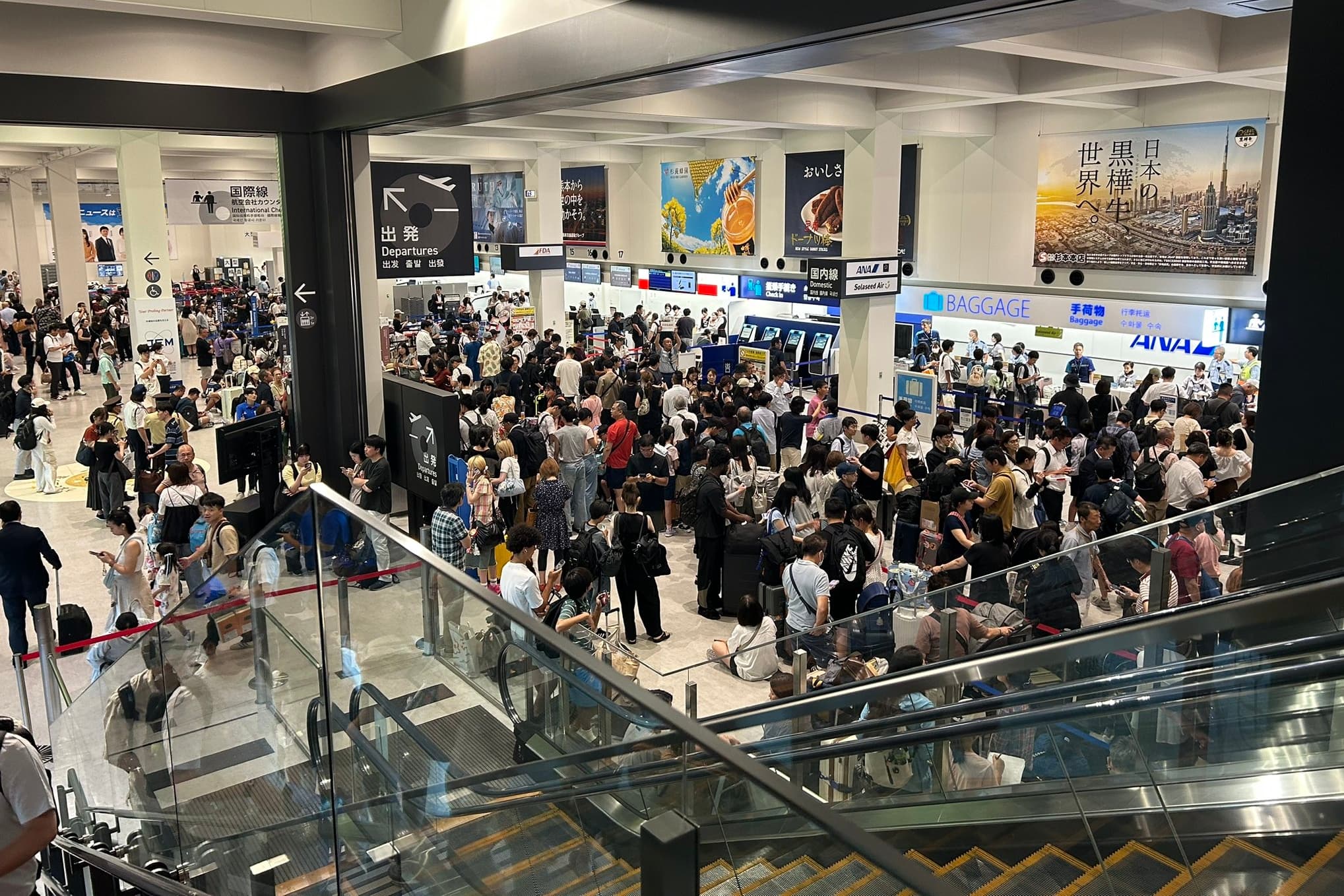 受到震度7強震影響，熊本機場跑道已於當地時間下午4時40分關閉。（翻攝自@takoyaki_kero X）