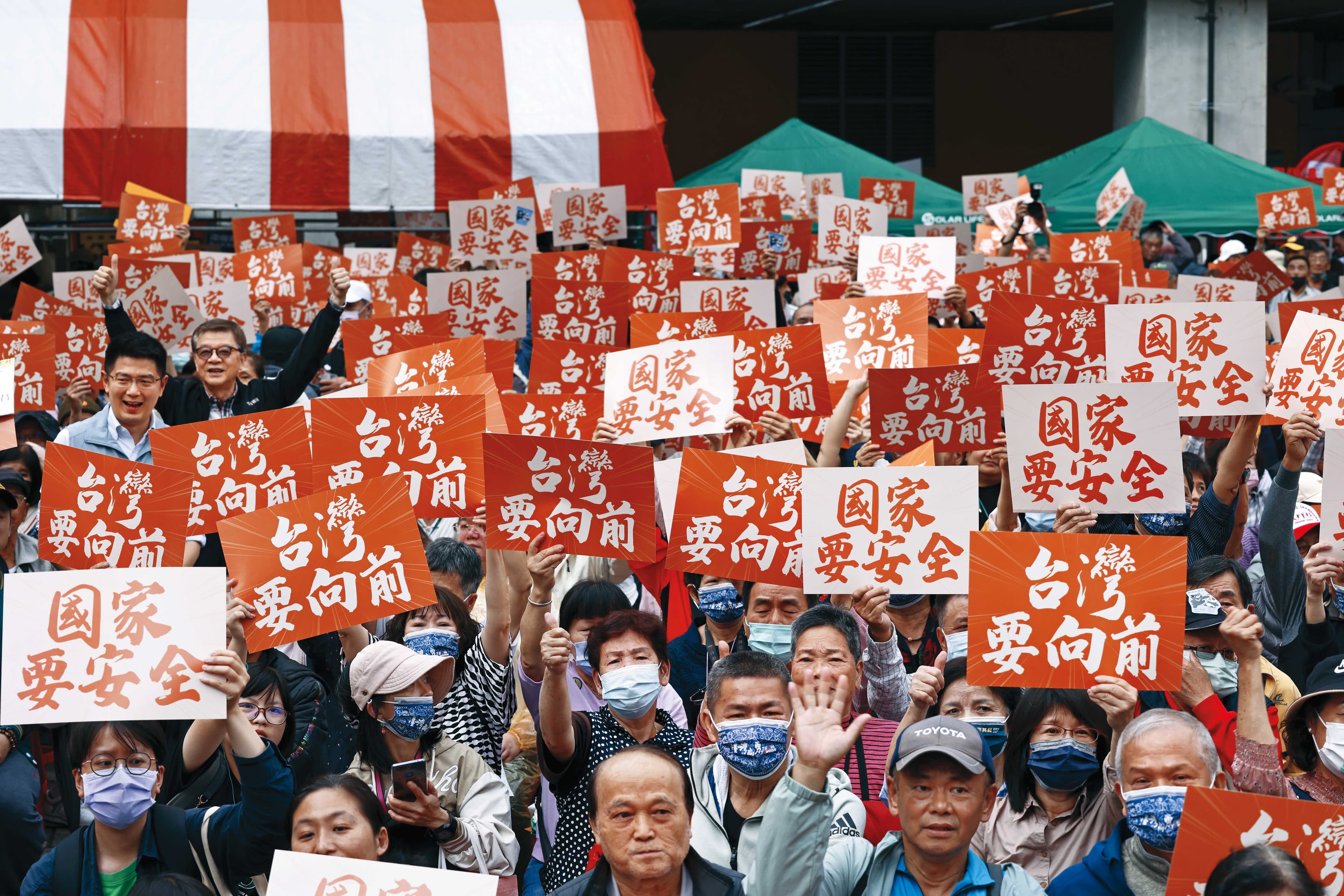 民進黨下鄉宣講，主打「台灣要安全、台灣要向前」控訴在野黨亂政阻礙國家進步。