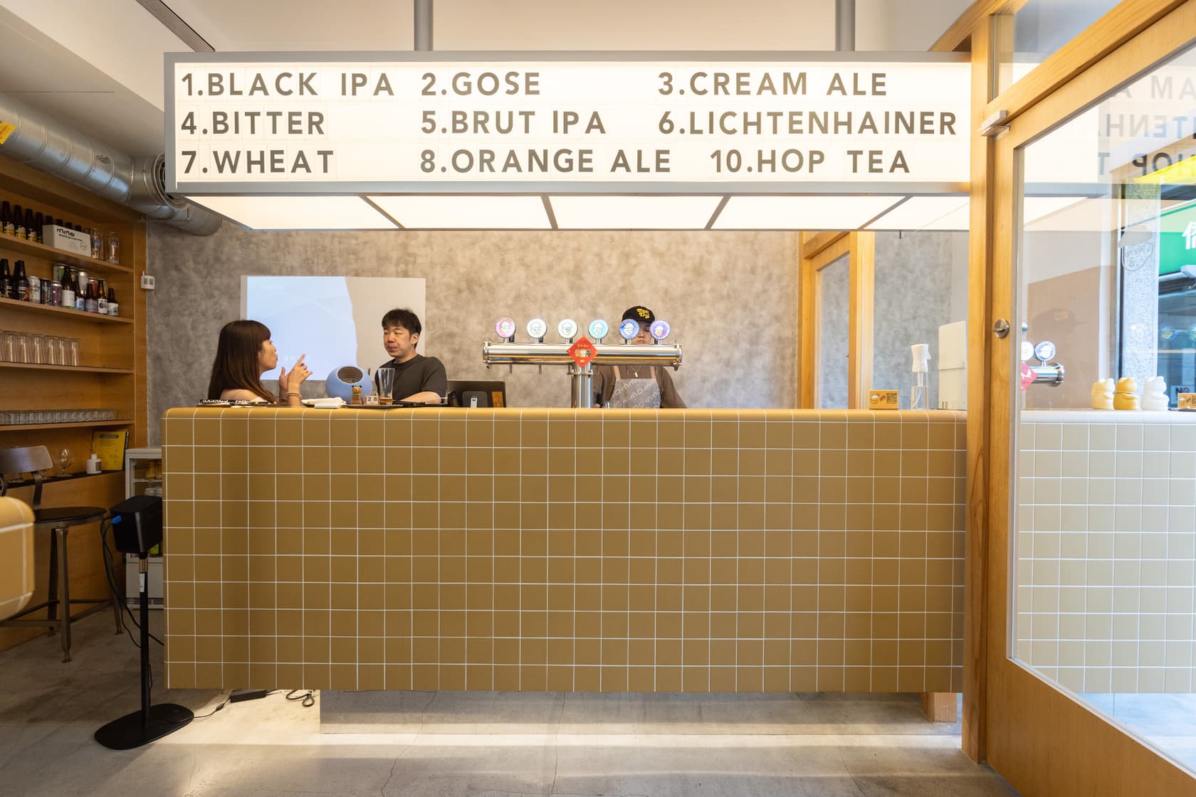 「MMO Bar」風格輕鬆可愛，常被誤認是咖啡店。