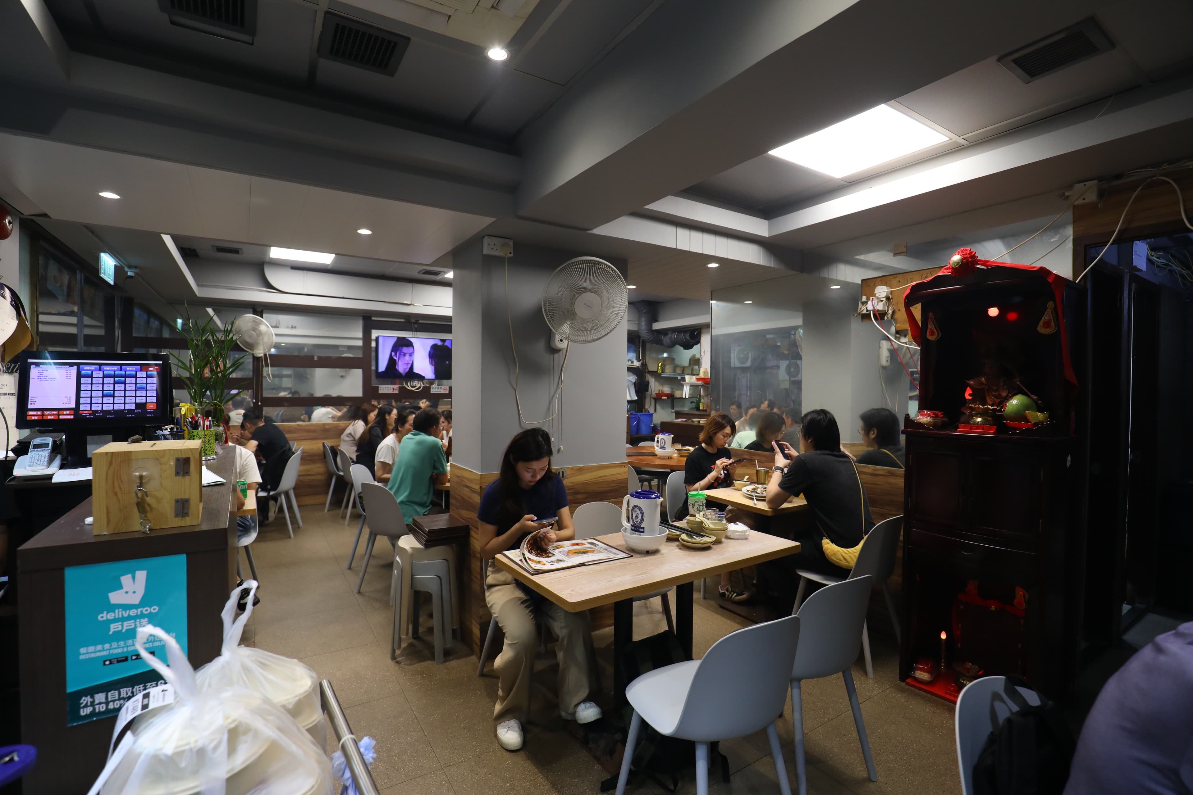 祥囍煲仔小廚於2015年開業，店裡經常客滿，想吃建議事前電話預約。