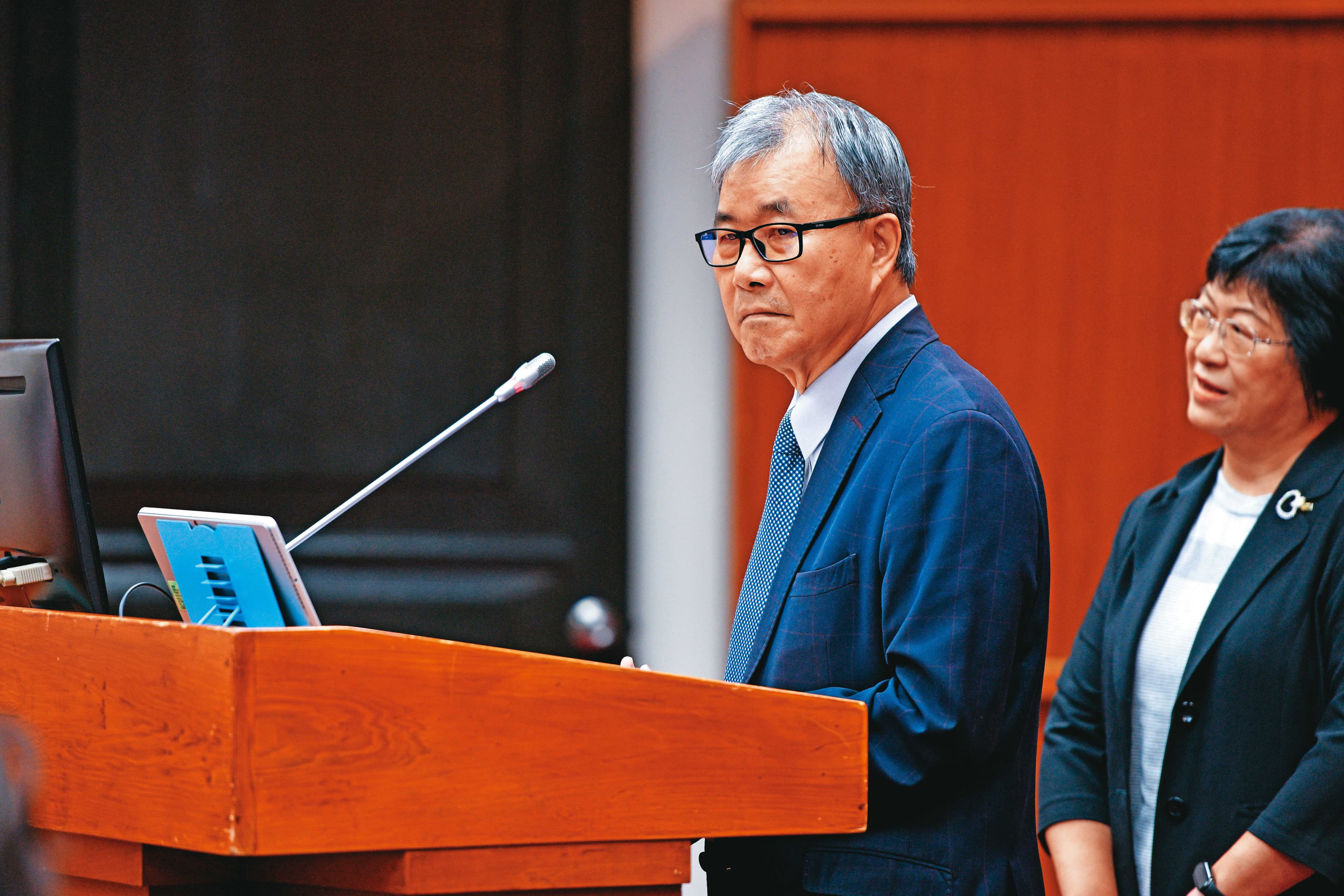 教育部長鄭英耀曾發給中山大學師生公開信，強調絕不包庇論文抄襲。