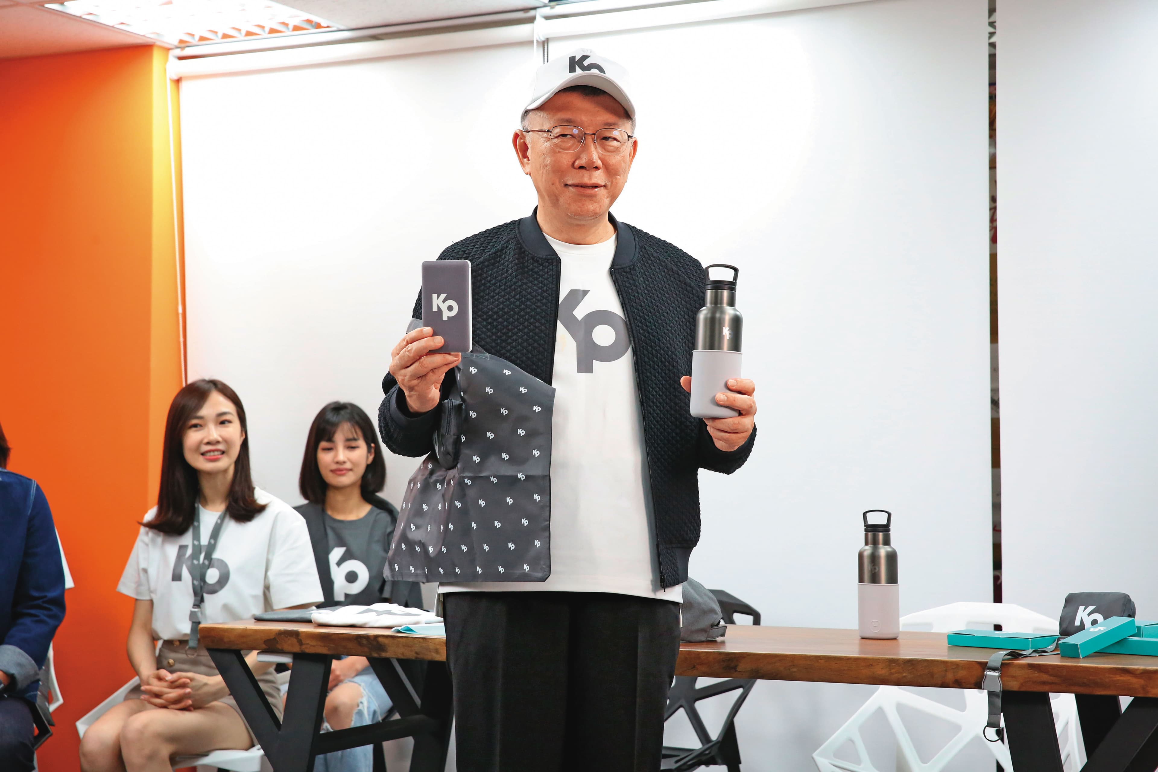 檢廉正逐一清查柯文哲成立的木可公司及眾望基金會等資金，是否與沈慶京交付的賄款有關。