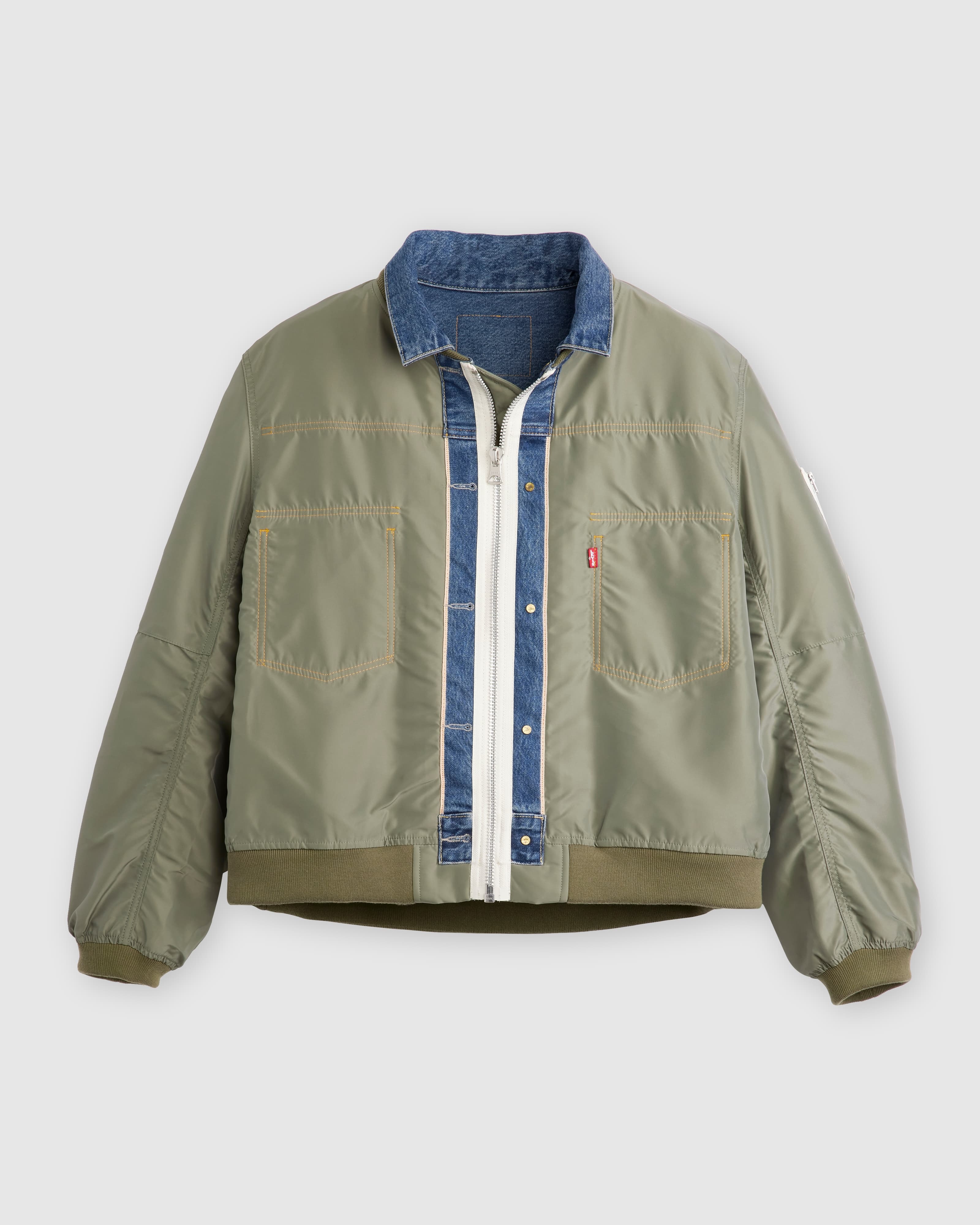 Levi’s x sacai聯名系列雙面穿丹寧飛行員外套。NT$29,100（Levi's提供）