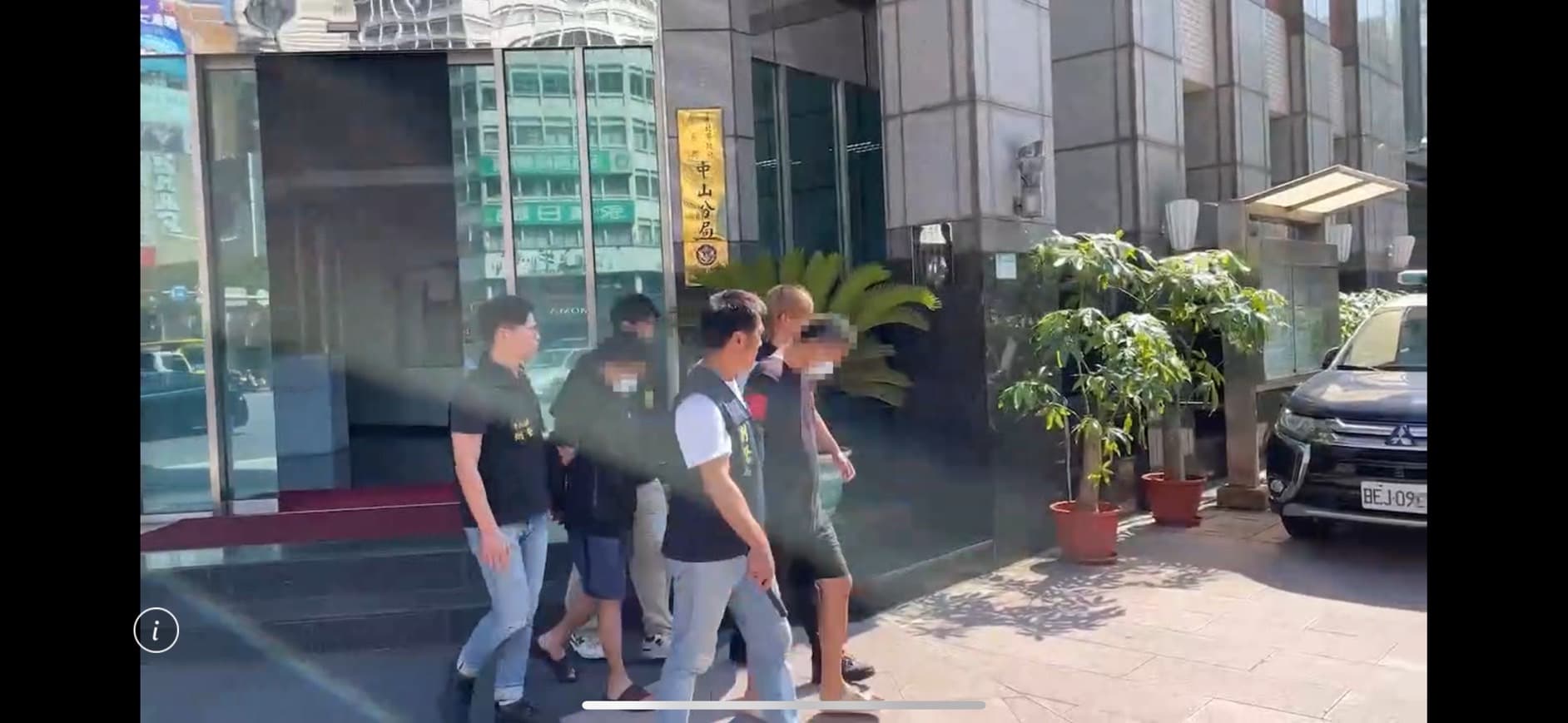警方訊後將李姓父子依法送辦。（翻攝畫面）