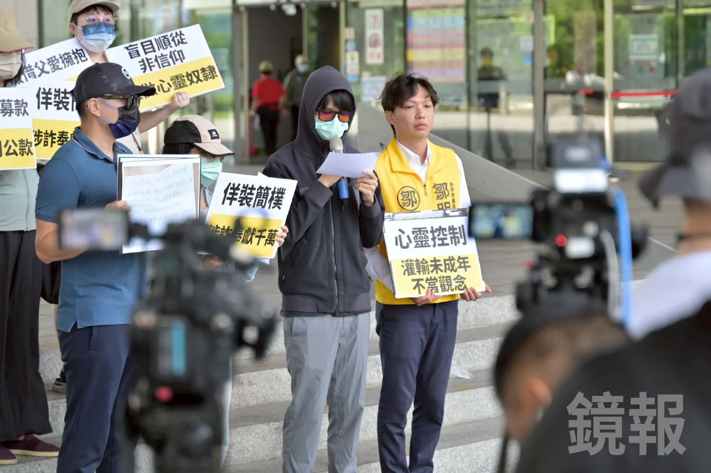 台中富足教會的受害教友今出面指控牧師一家。（時力鄒明諺提供）