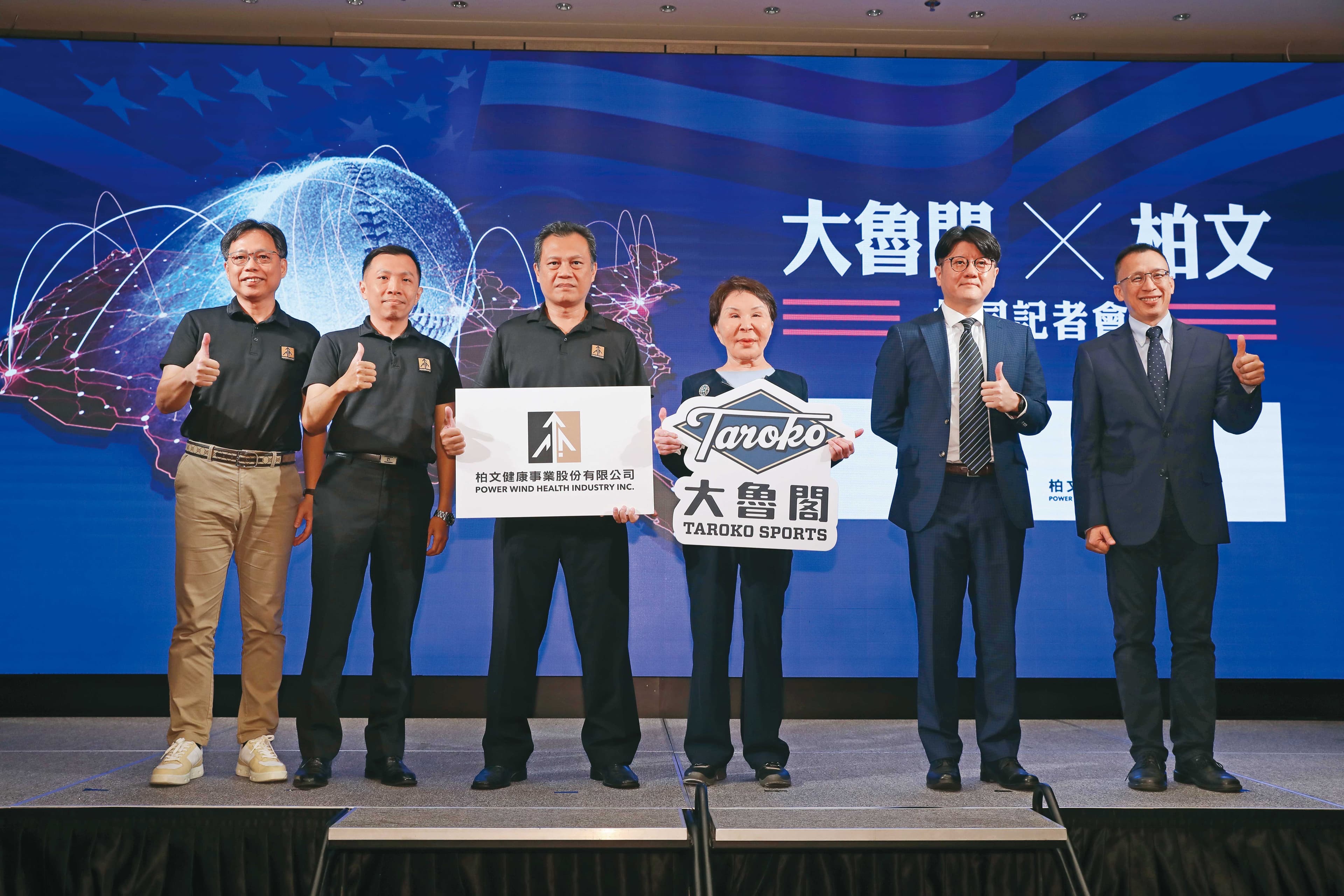 陳尚義（左3）表示，除了布局全台據點外，海外市場展店也在規劃中。