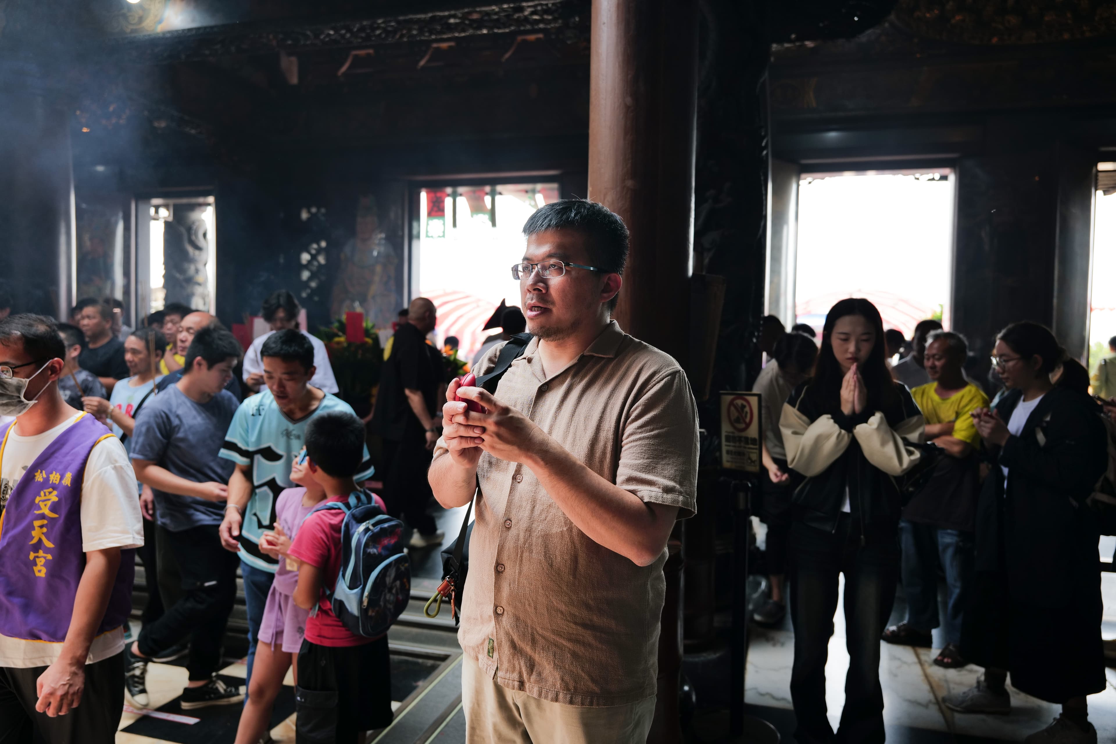 溫宗翰17年前開始在中彰投地區研究乩文化，對於受天宮的「坐禁」文化了解透徹。 