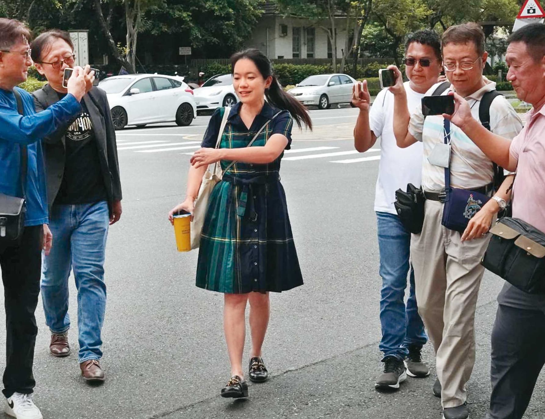 2026/08/17　09：40陳幸妤（中）大嘆在家如跟幽靈同住，再爆趙建銘利用網路分身「多線發展」。