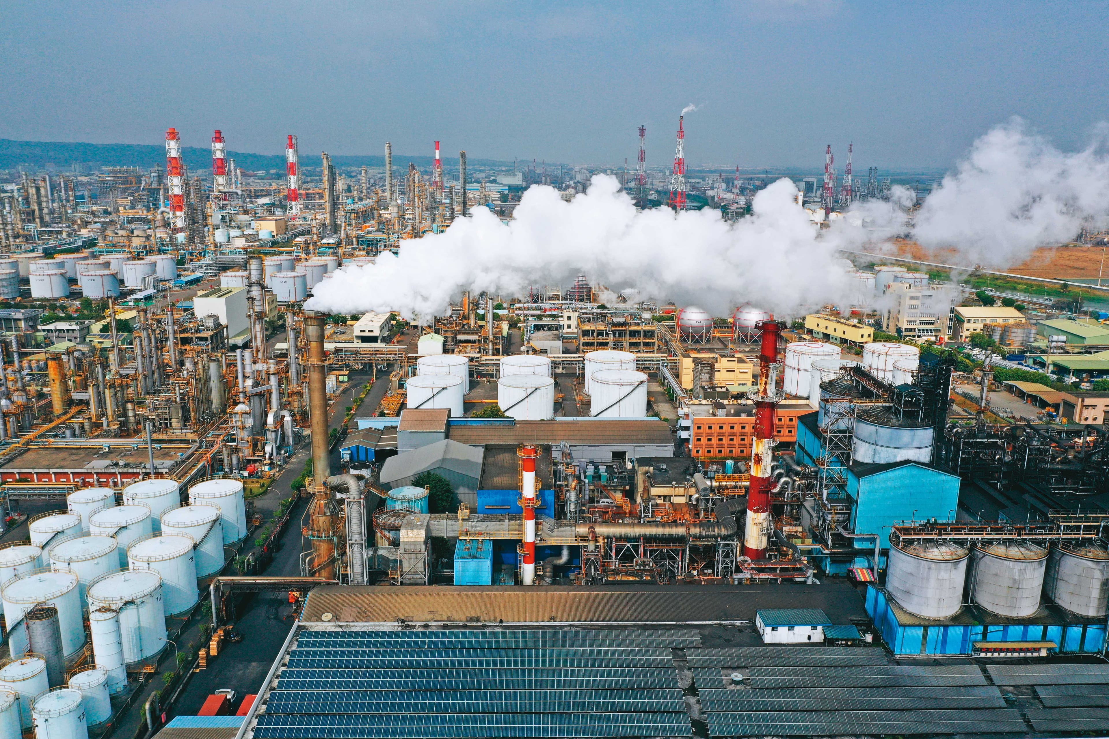 全球氣候暖化問題升溫，歐盟碳邊境調整機制（CBAM）將於2026年正式上路，期能藉此有效控制碳排問題。
