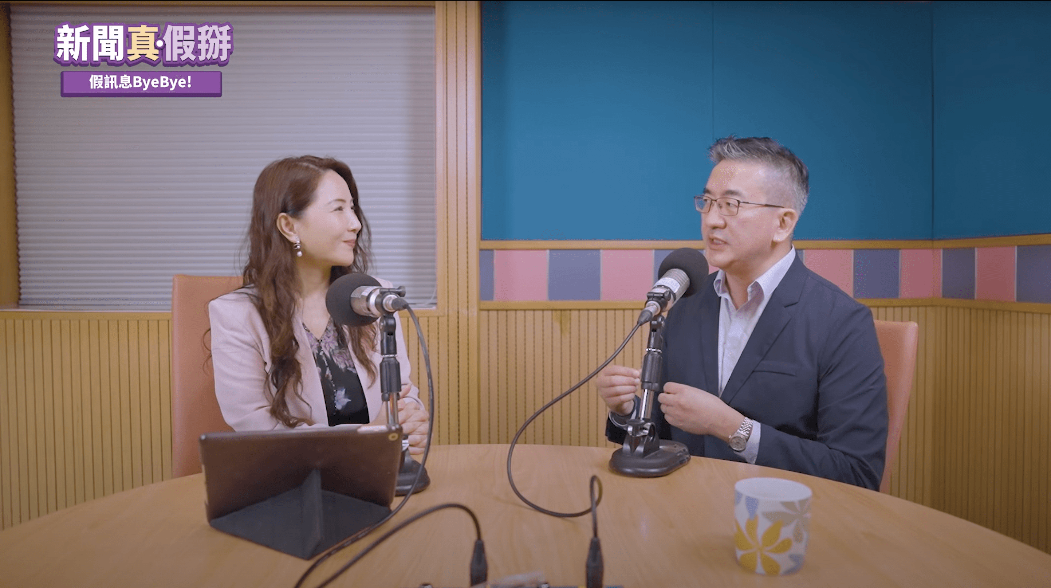 「TFC 台灣事實查核中心」台灣事實查核教育基金會董事黃兆徽（左）與杰德影音創辦人林志杰 。（GagaOOLala提供）