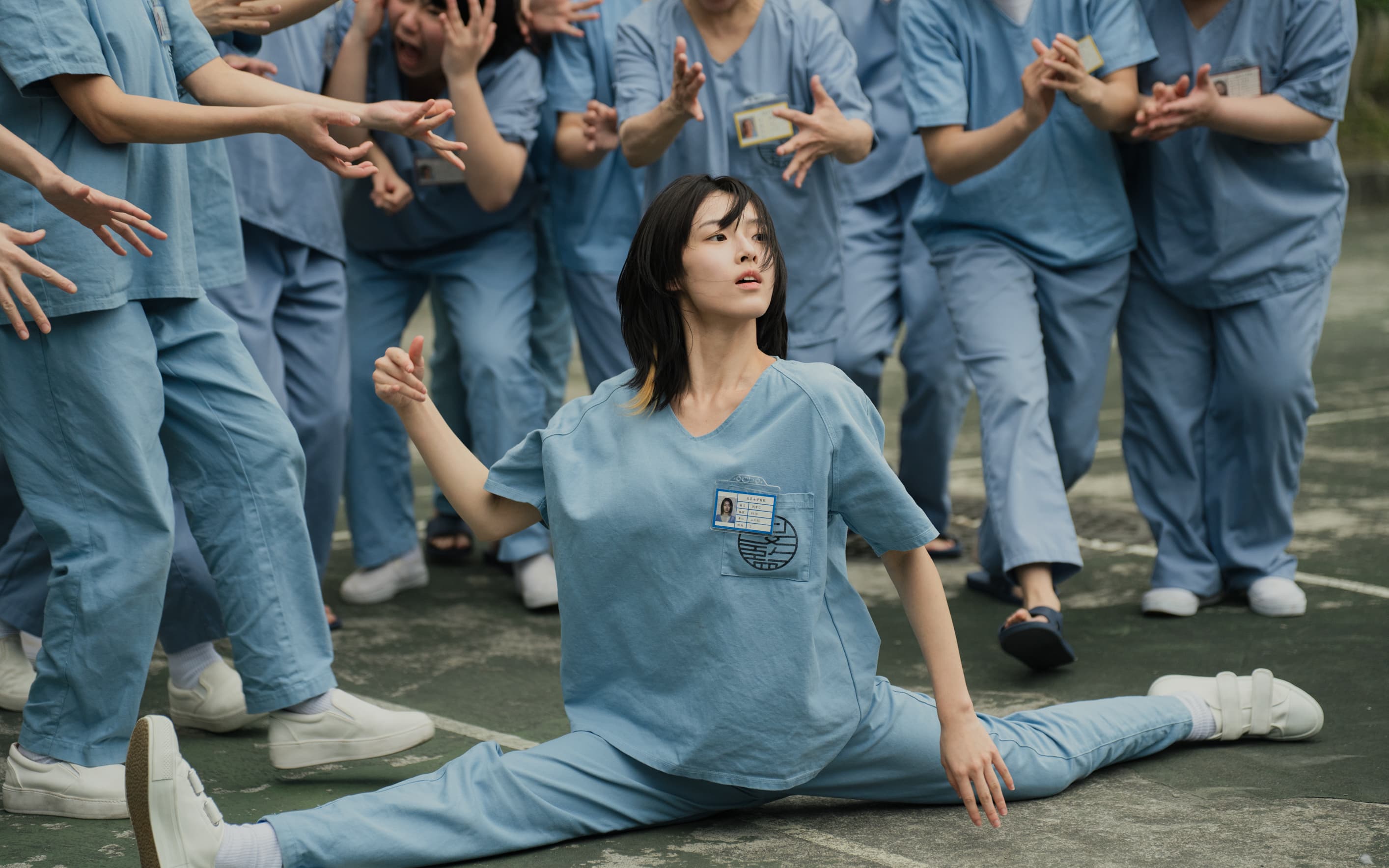 新秀何曼希勇於挑戰大姐頭鍾欣凌，現場來了段舞蹈battle。（壹壹喜喜提供）