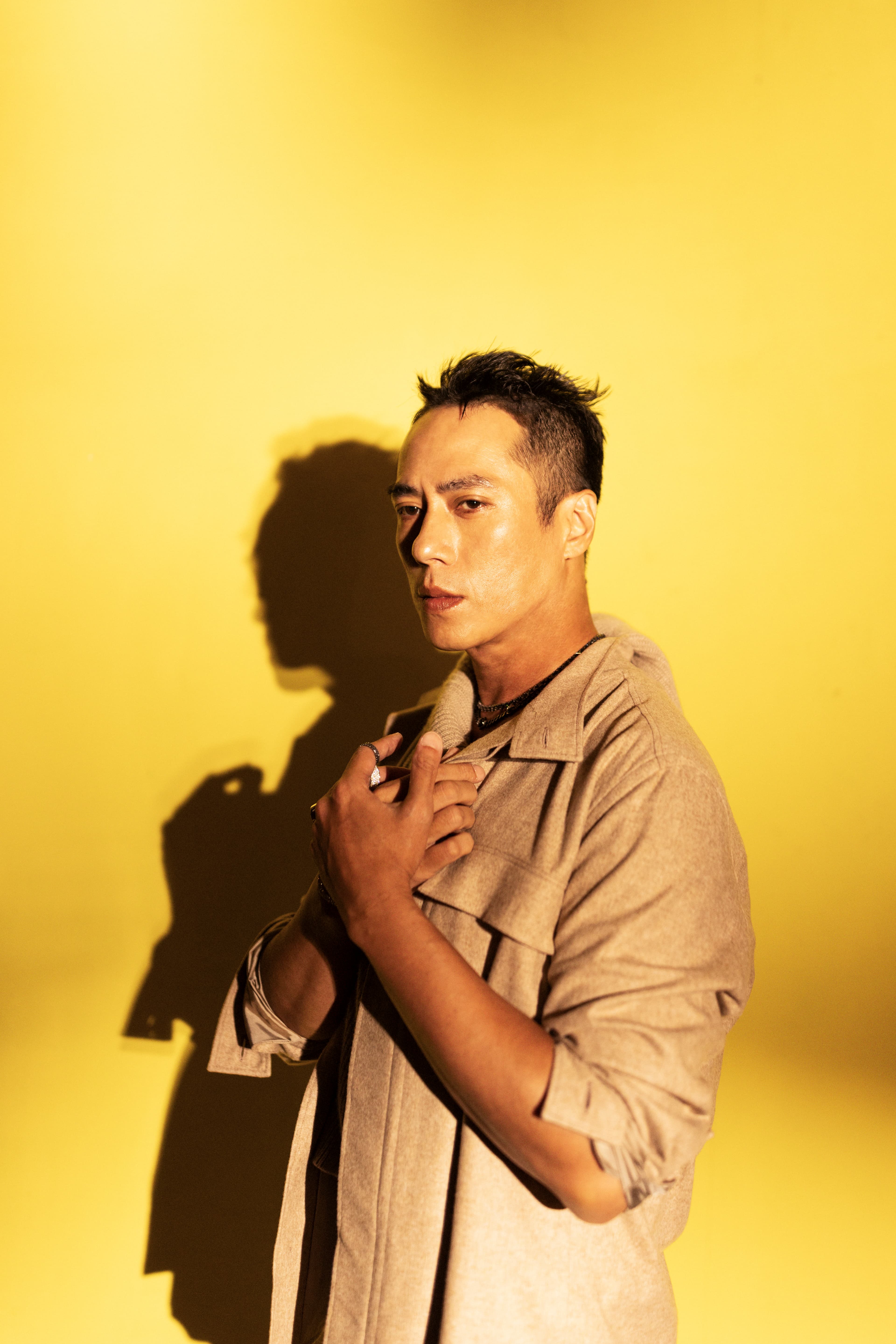 在經歷了各種造型上的變化後，莊凱勛形容這猶如跨過了變身的門檻，也讓自己跟著不太一樣。
