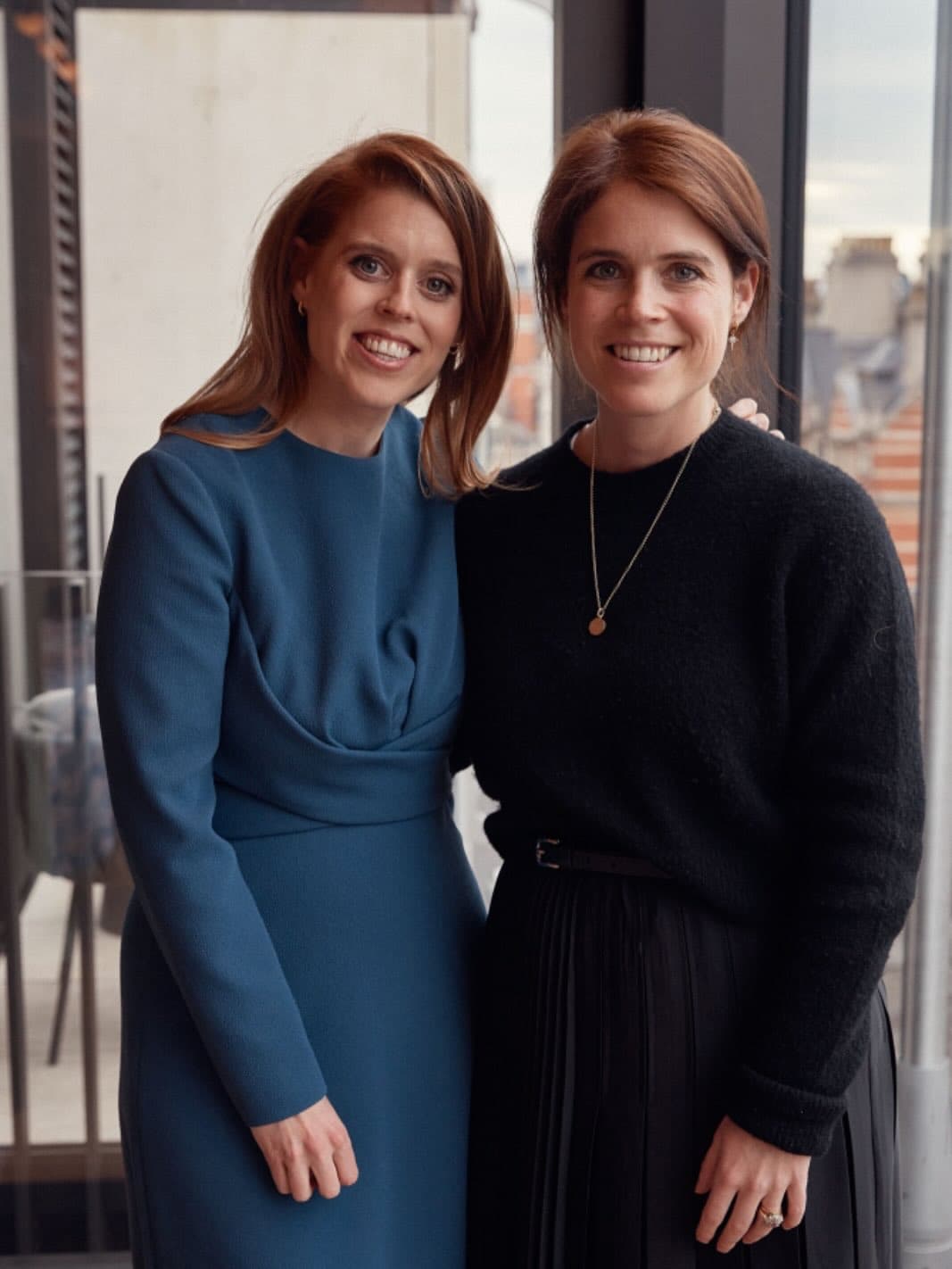 尤金妮（右）和姊姊碧翠絲公主（左）感情很好。（翻攝princesseugenie IG）