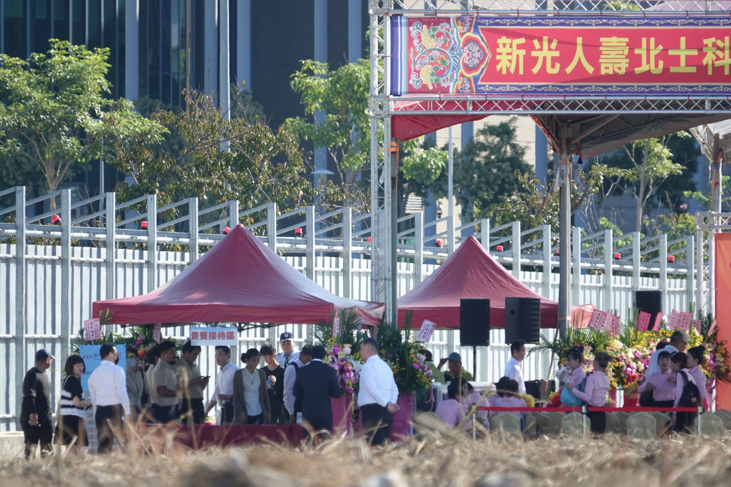 北士科T17、18今舉行動土典禮，相關人員上午陸續進場。