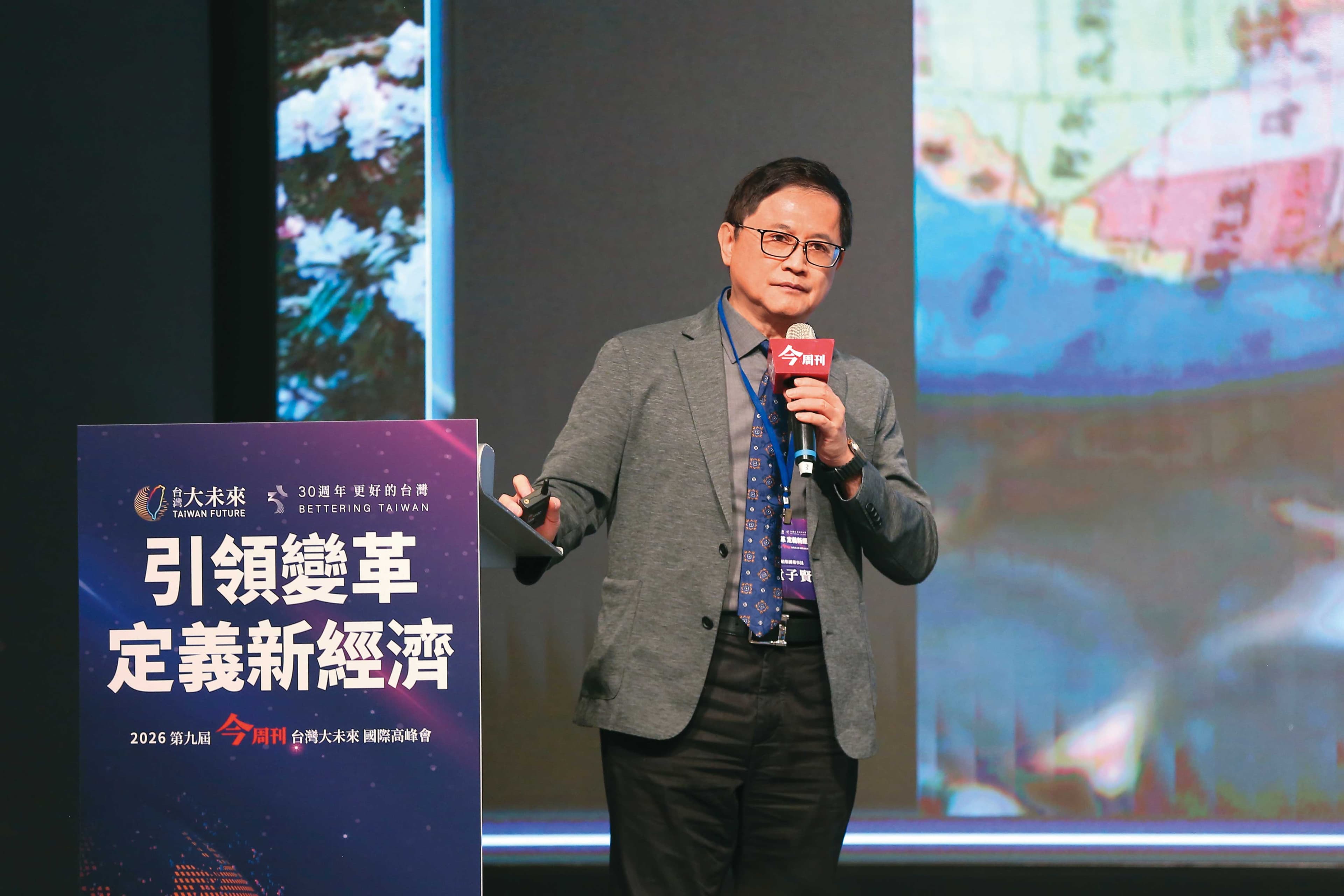 和碩董事長童子賢說，玻璃纖維、精密玻璃、石英砂、銅箔基板、載板、散熱到被動元件等所需數量，提升了2至5倍。
