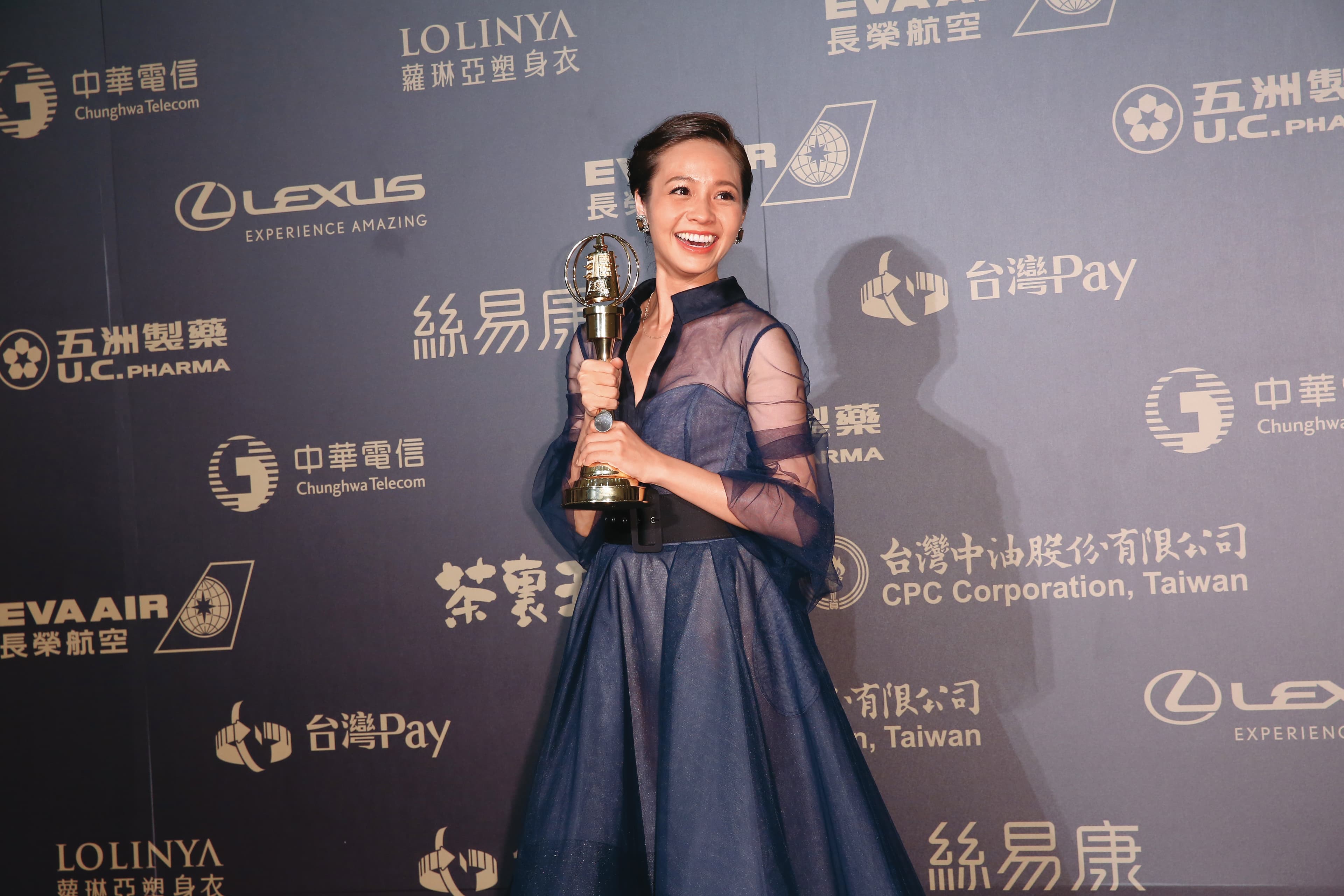 黃姵嘉出道多年，戲劇拍不停，而且早在2018年以《客家劇場—台北歌手》奪下金鐘獎戲劇節目女主角獎。