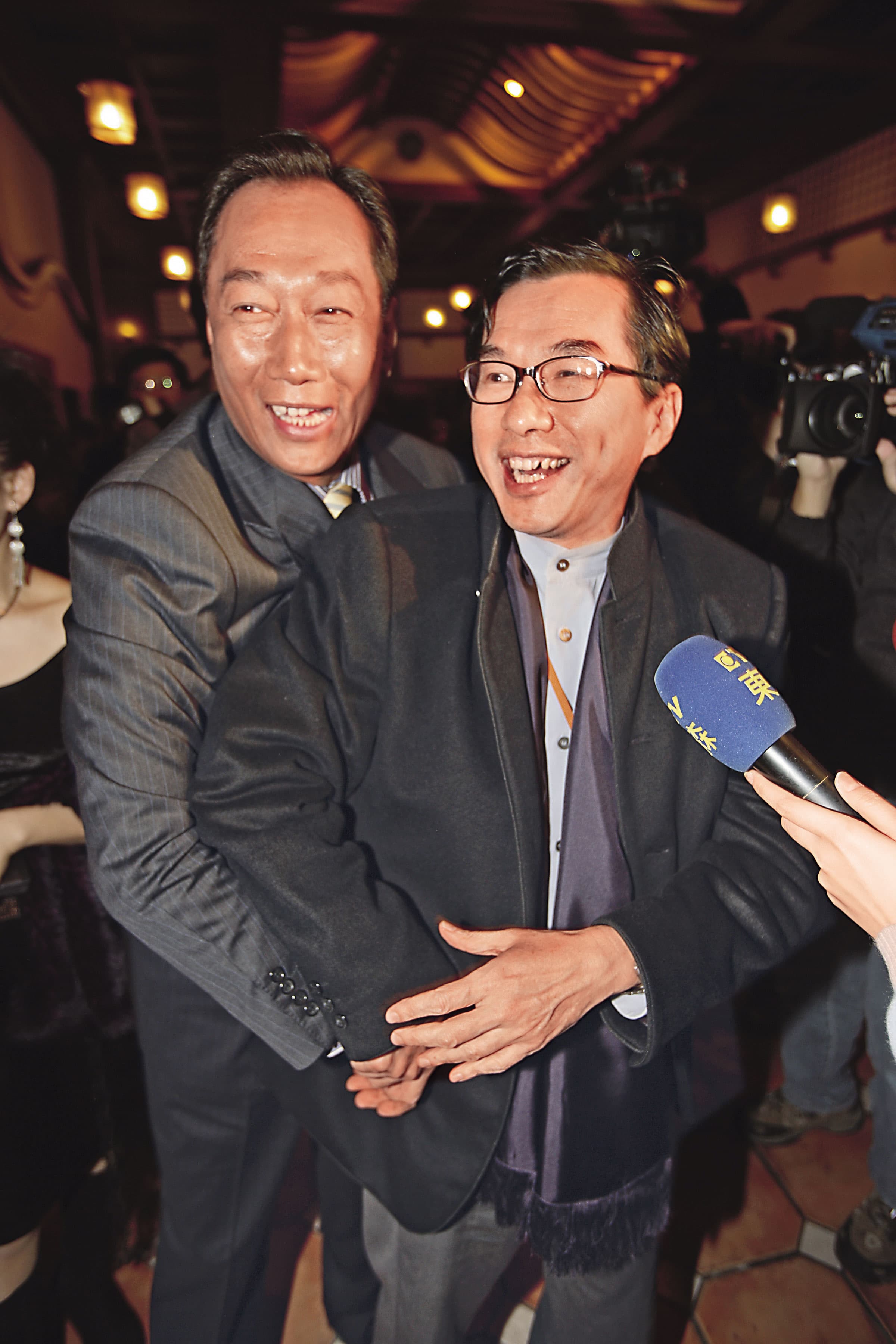 鴻海集團創辦人郭台銘（左）與廣達集團董事長林百里（右）輪流當台灣首富。（今周刊提供）