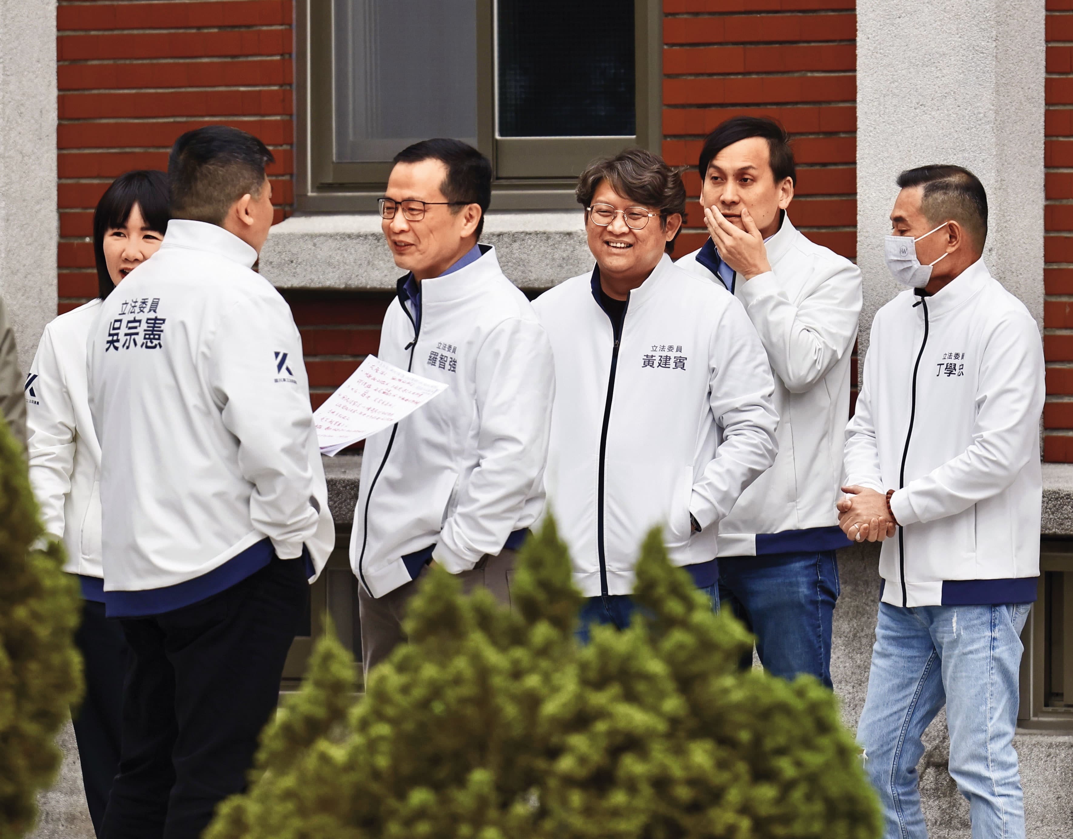 羅智強認為在野黨的主戰場就是國會，黨主席要能帶領立委作戰。