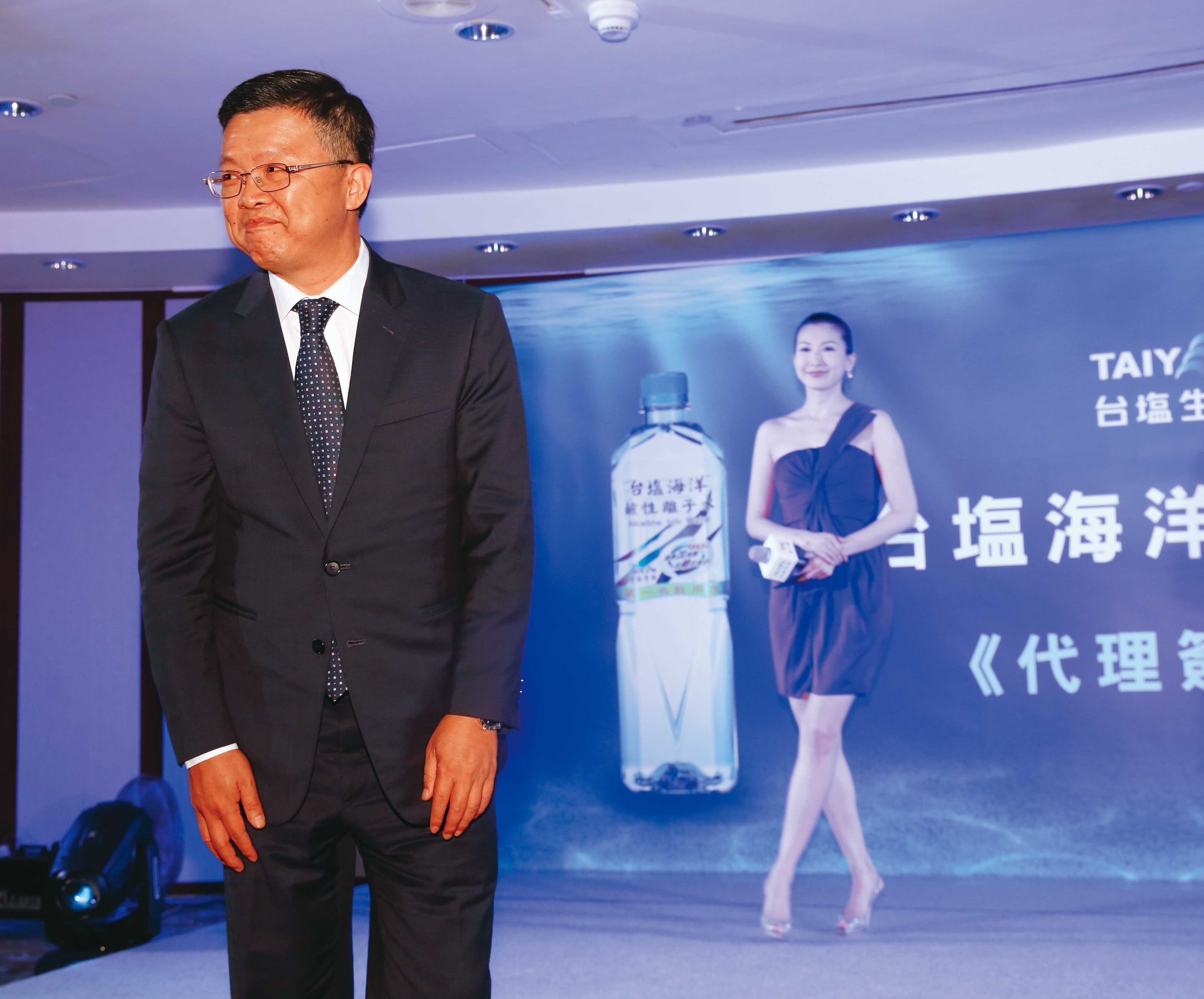 陳啟昱涉嫌利用發展光電產業為名，掏空台鹽資產逾10億元，檢調全力偵辦中。