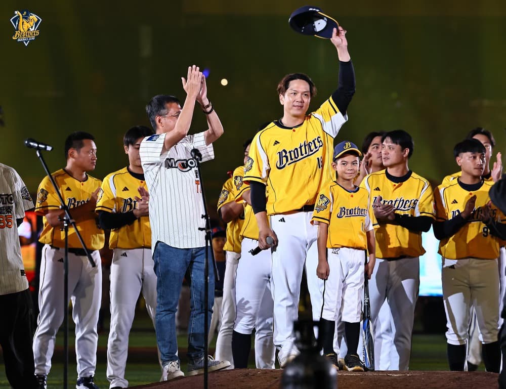 周思齊引退賽，令球迷相當感動。（翻攝兄弟Fans Club臉書）