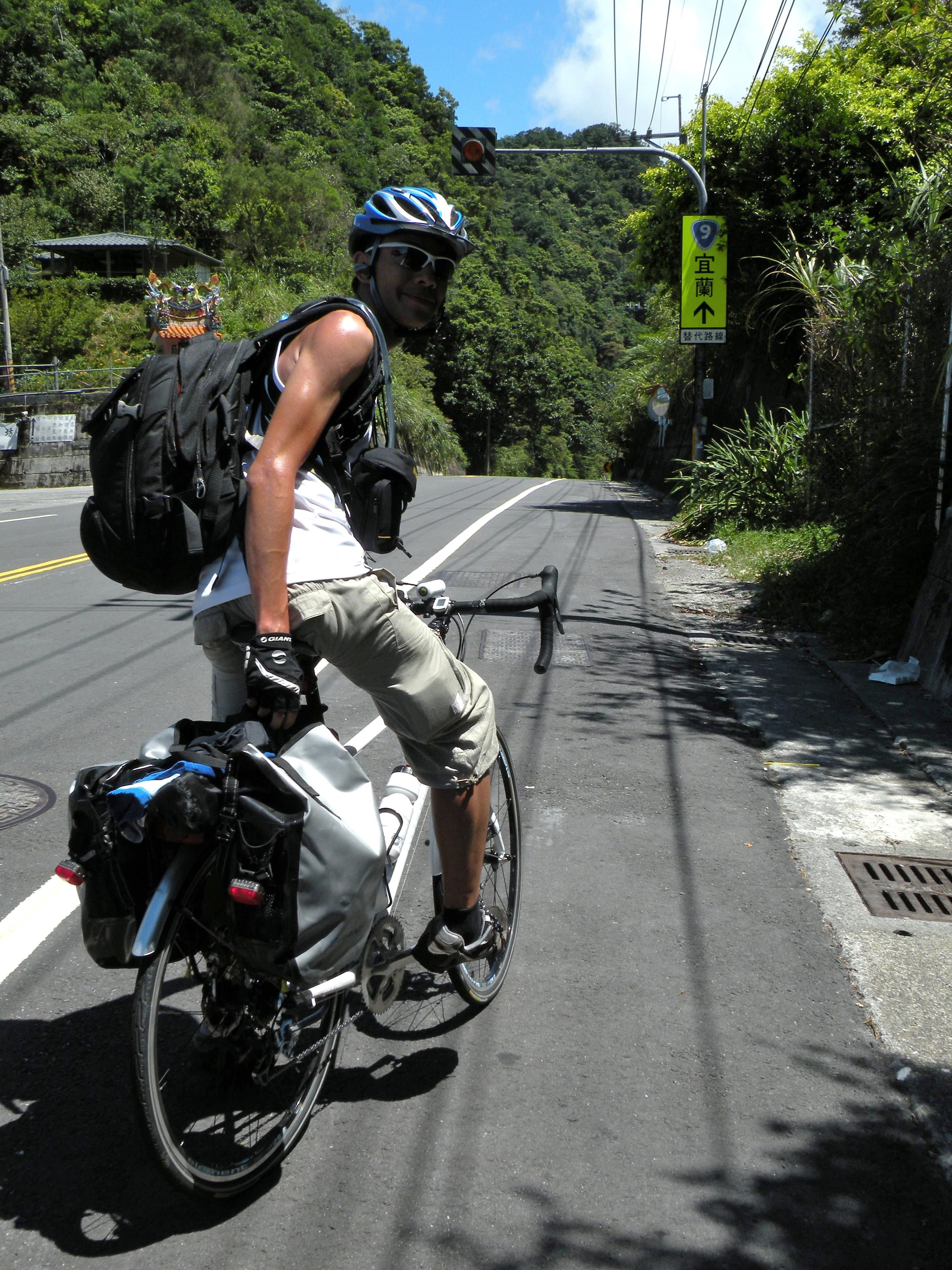 生病前，常行深熱愛騎自行車。（常行深提供）