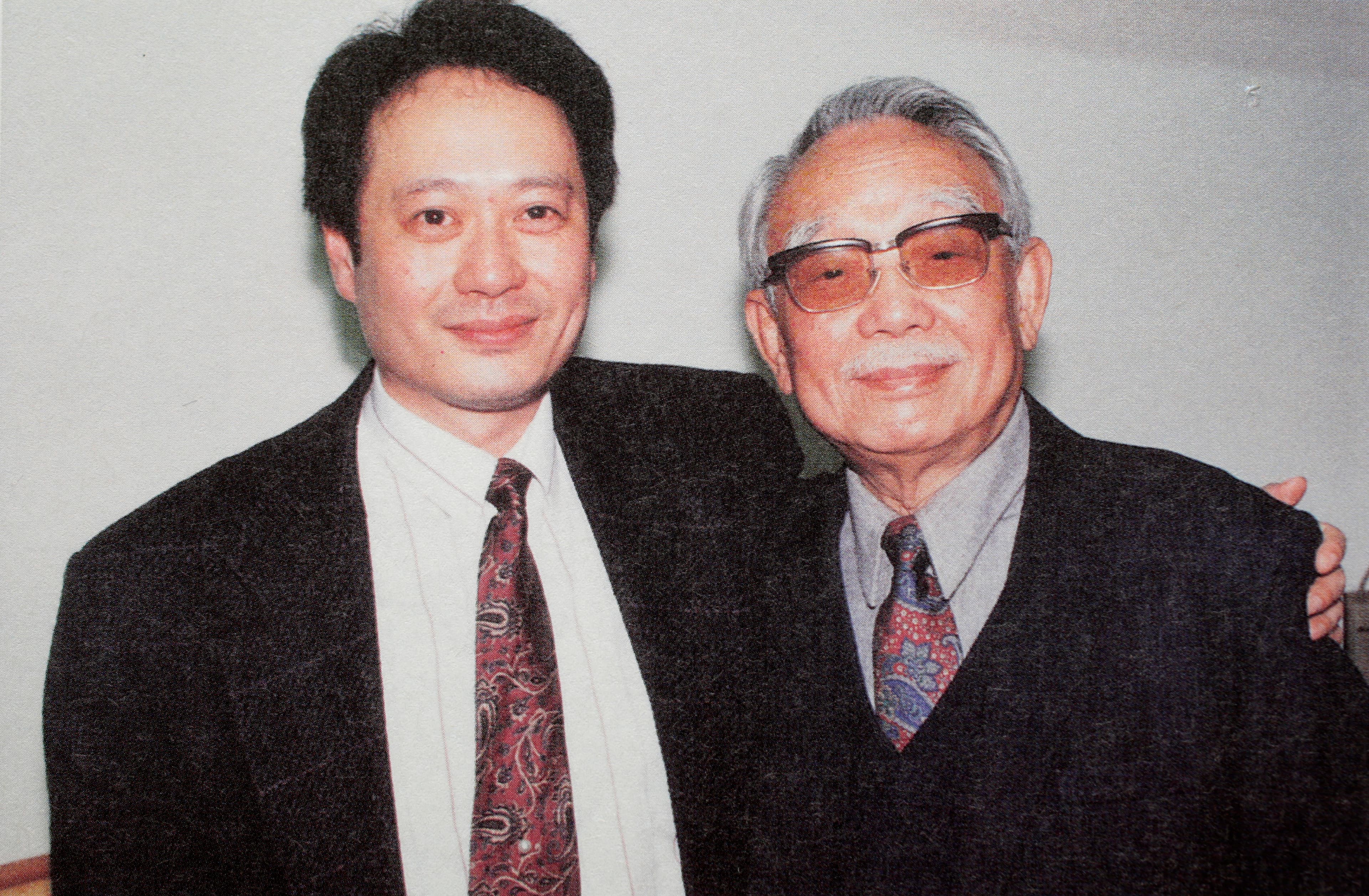 李安父親李昇影響他甚深，早年作品«推手»父親三部曲，角色的構想來自他自己的父親。翻攝《十年一覺電影夢》