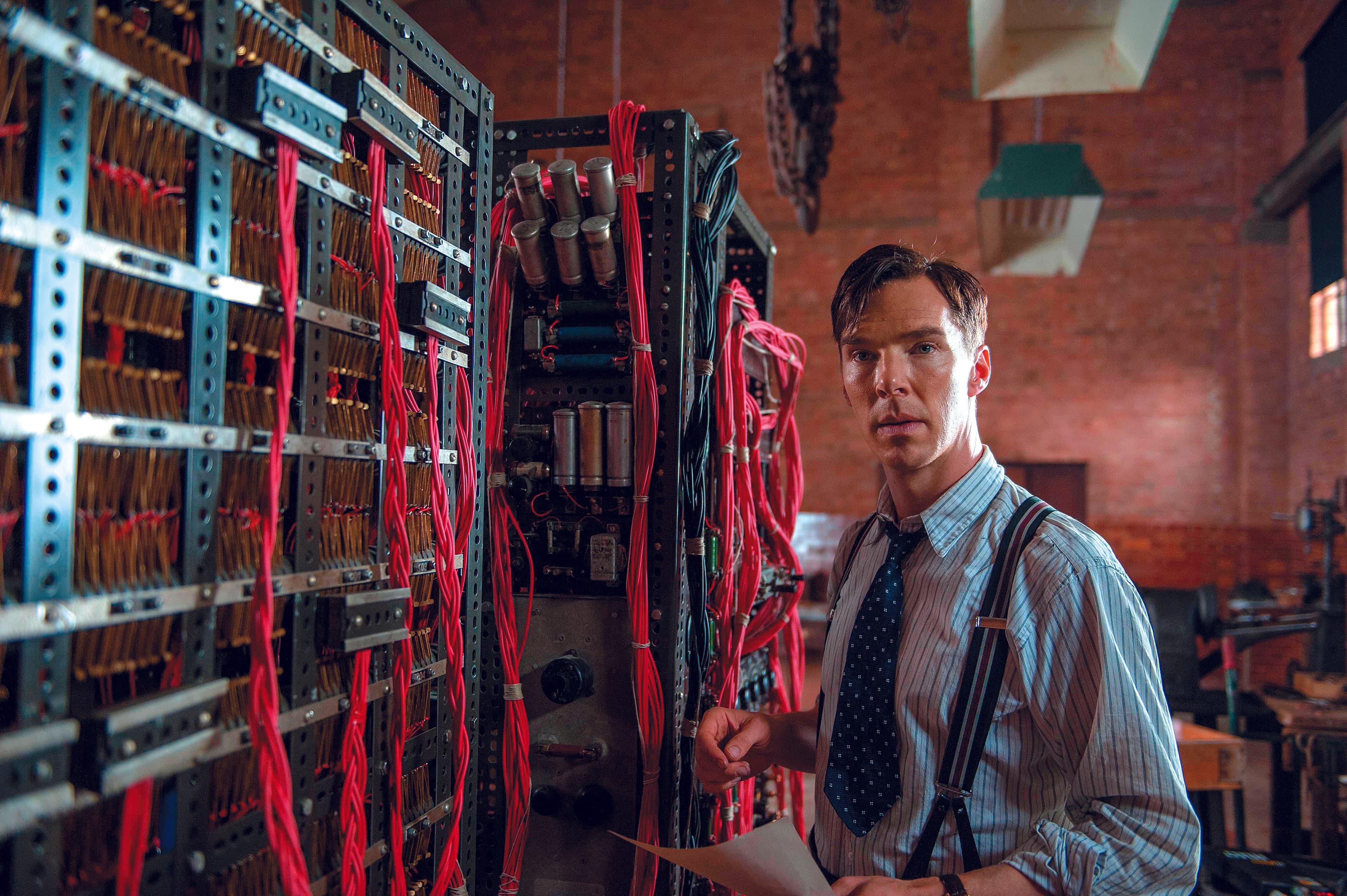 班奈狄克演出「現代電腦之父」—英國數學家艾倫圖靈（Alan Turing）。動人演技賺人熱淚，也讓他首度入圍奧斯卡最佳男主角，可惜最後敗給好友艾迪瑞德曼（Eddie Redmayne），但也讓他躋身好萊塢A咖。（甲上提供）