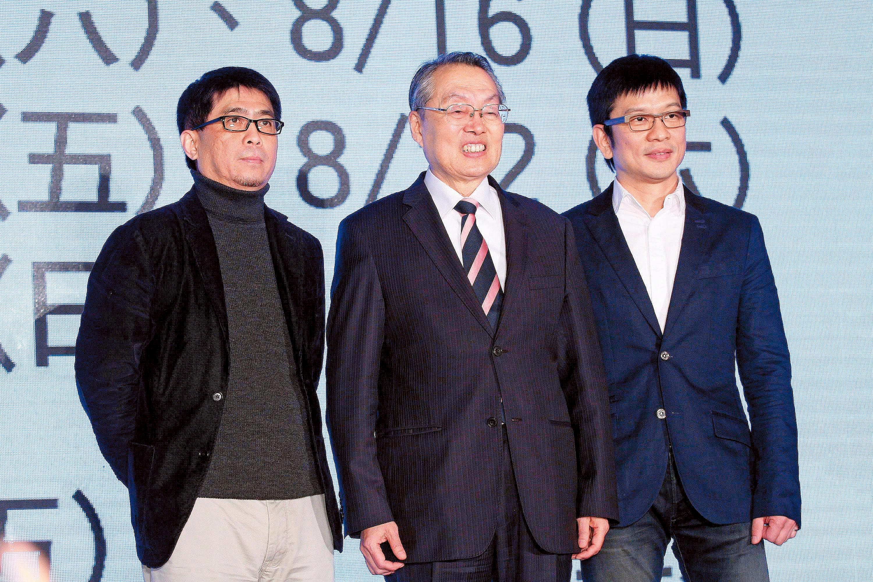 「寬宏藝術」總經理秦聰杰（左起）、宏碁榮譽董事長施振榮、江蕙經紀人陳子鴻一同出席江蕙封麥演唱會加場說明會，陳子鴻同時也是MUST會員。 （東方IC）