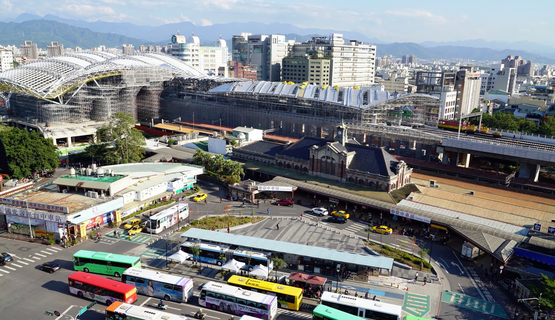 台中鐵路改建工程爆發弊案，當時工程延宕，至今還未被罰款，如今又傳有女公務員遭強拍裸照。（翻攝自台中市政府）