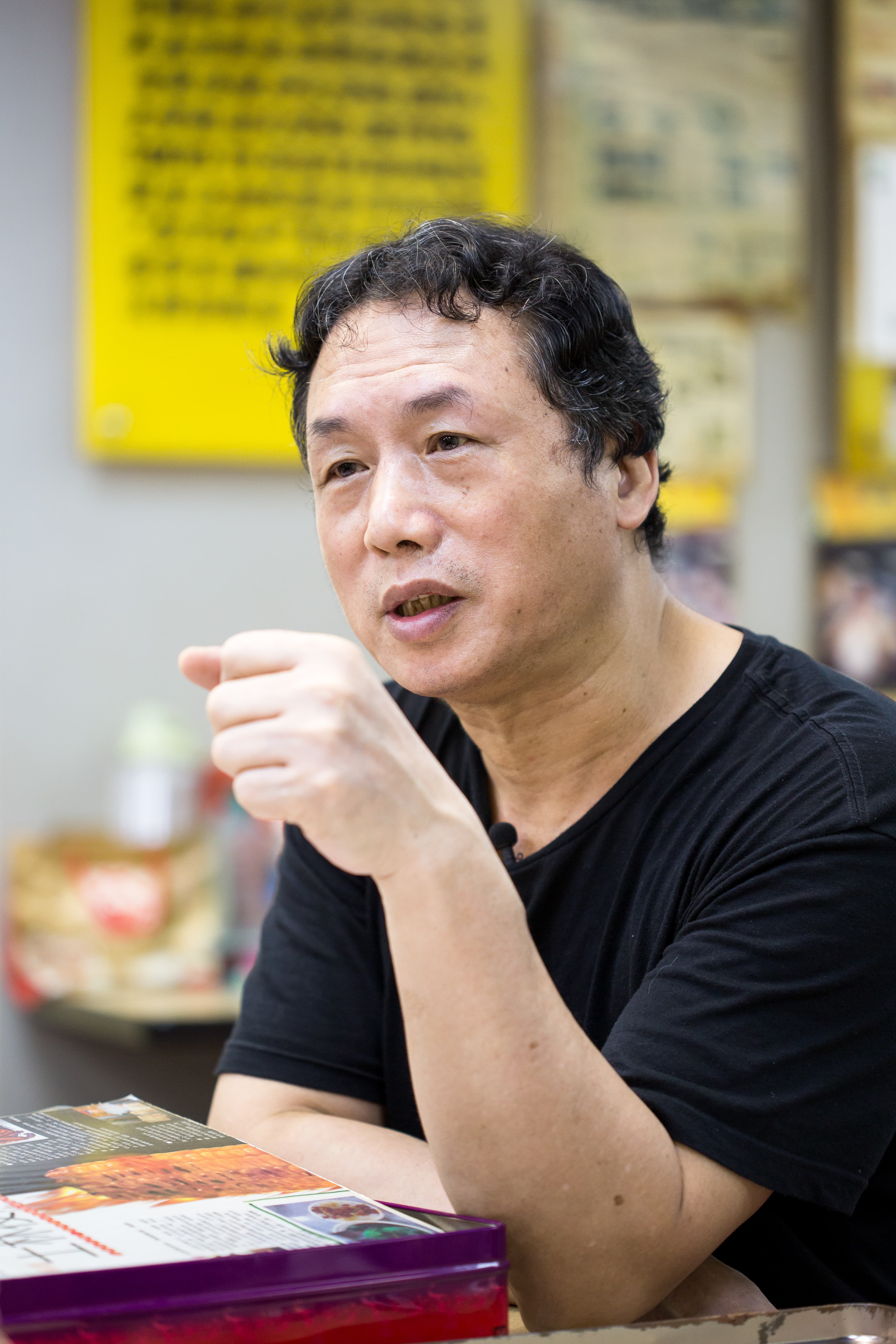 號稱台灣十全排骨始祖海友十全排骨老闆蔡松田說，由他父親蔡文宗與叔叔劉輝雄改良的湯頭，因將苦澀湯頭改良成甘甜味才取名「十全排骨」。