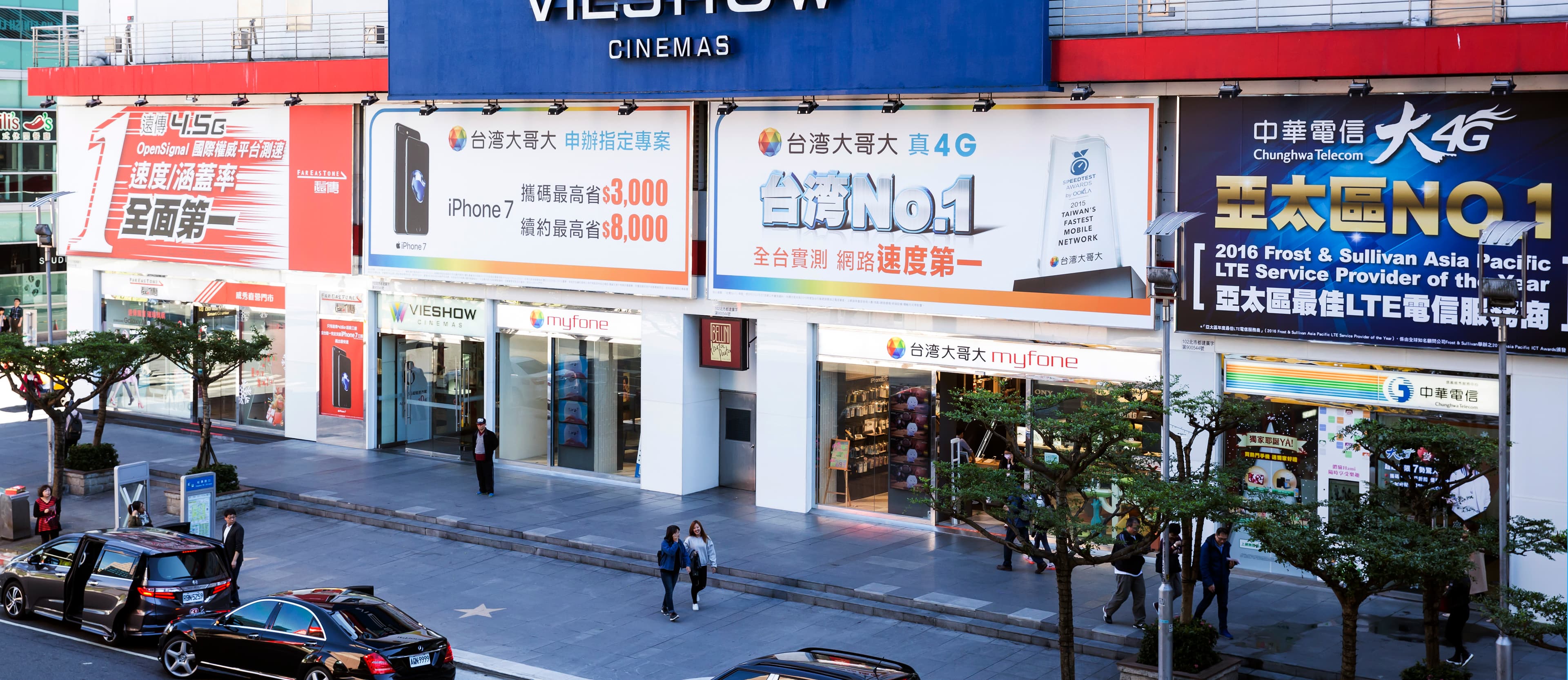 亞太電信打出通話不用錢的策略，讓電信三雄全都挫著等。