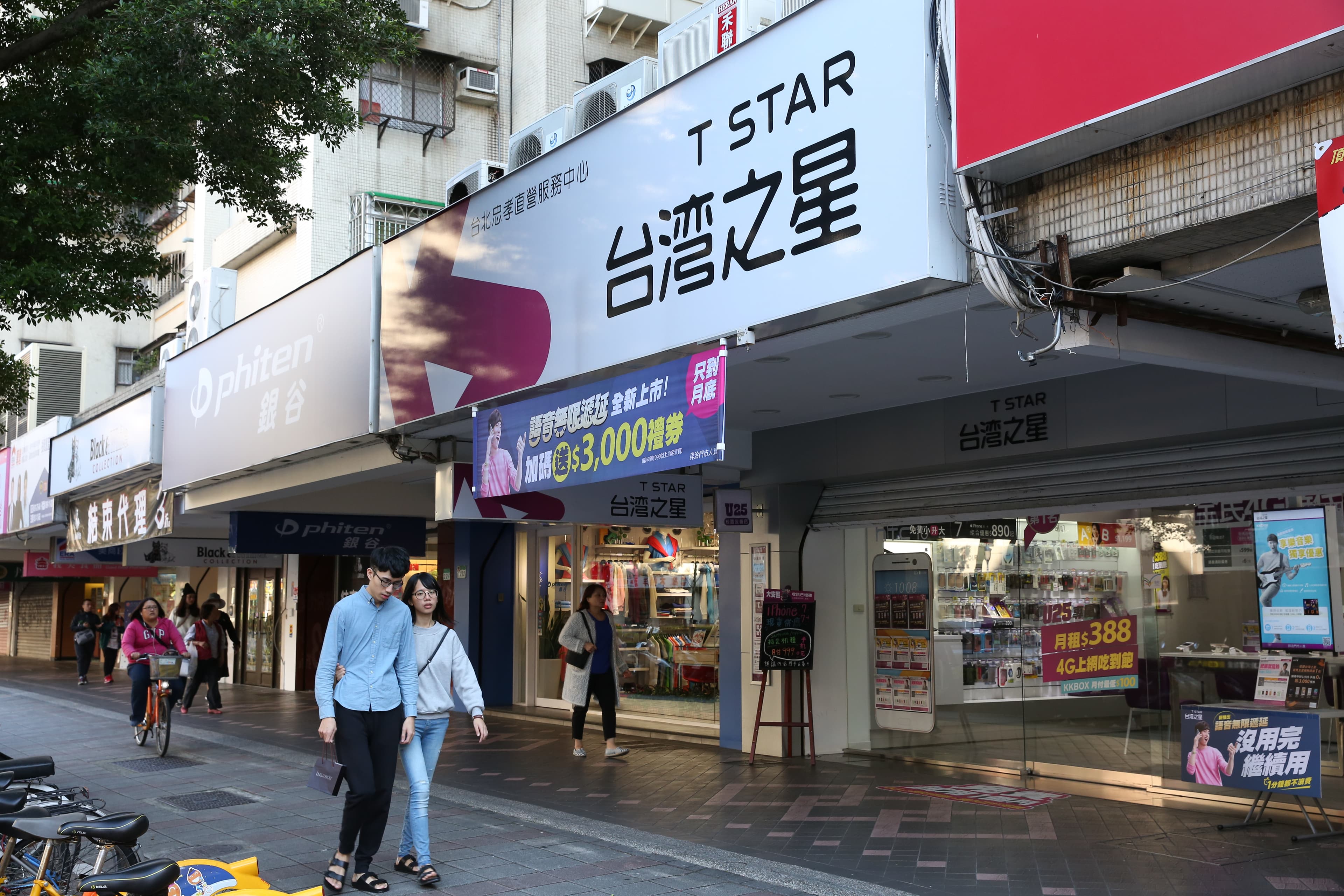 台灣之星為了避免被邊緣化，也採取本月通話量與上網數據量用不完可以遞延的做法，吸引精打細算的用戶。