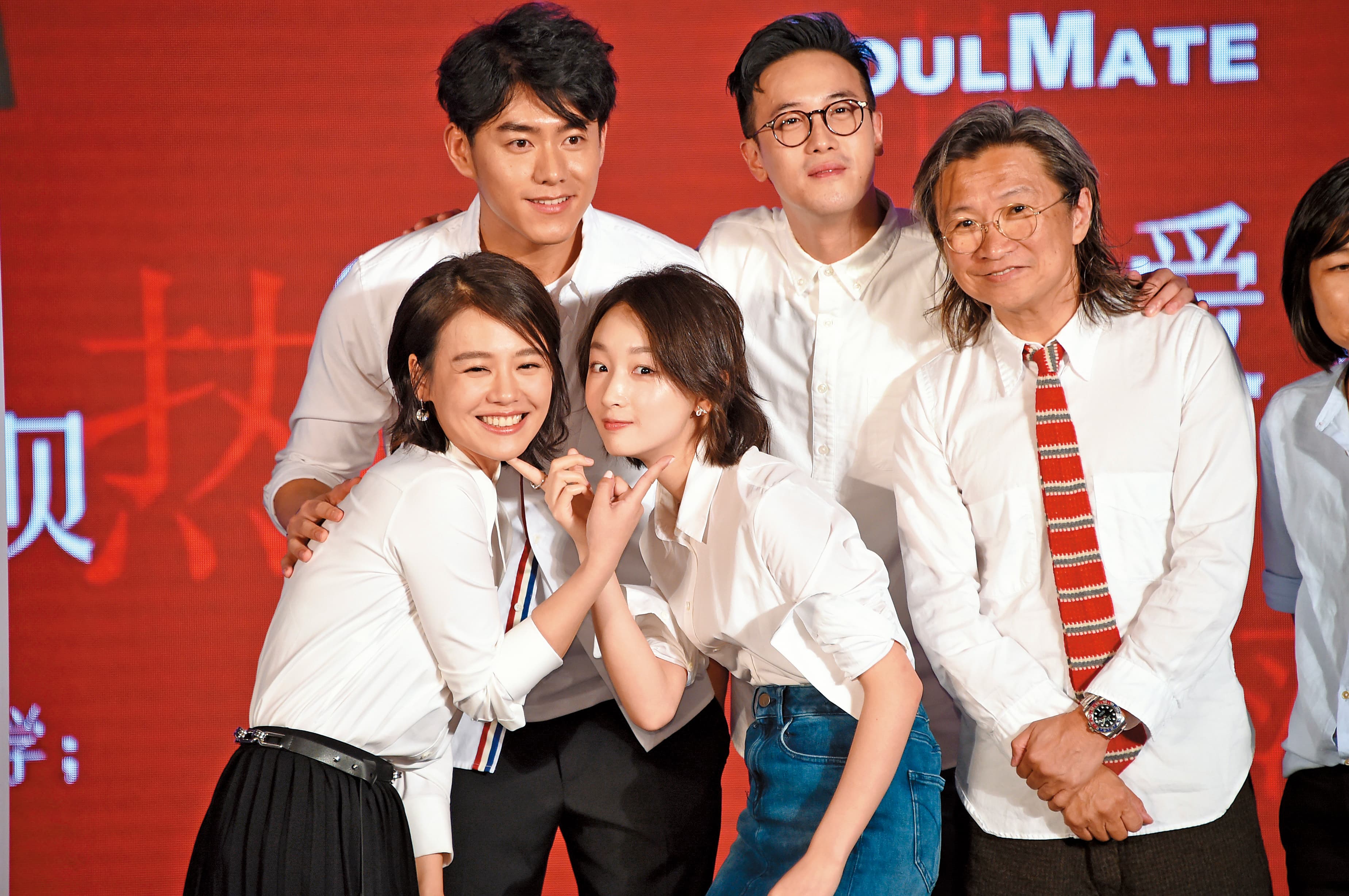 李程彬和馬思純(前左一)、周冬雨(前左二)、陳可辛(右一)、曾國祥(右二)合作《七月與安生》,是片中唯一台灣演員。(東方IC)