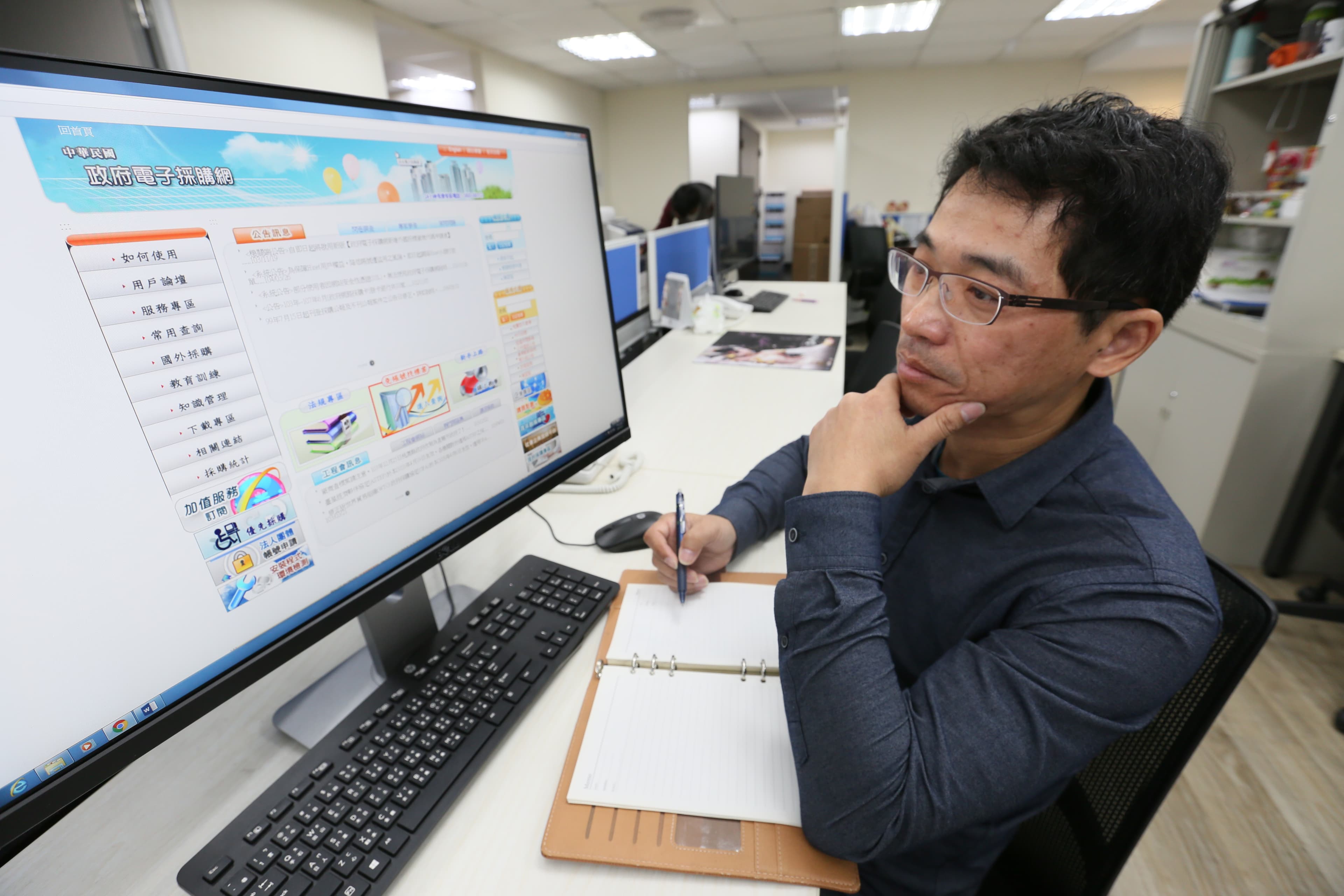 太陽能熱水系統推廣招標案引發爭議，能源局堅稱招標一切依照採購法進行，目前已由公共工程委員會處理並做最後裁決。