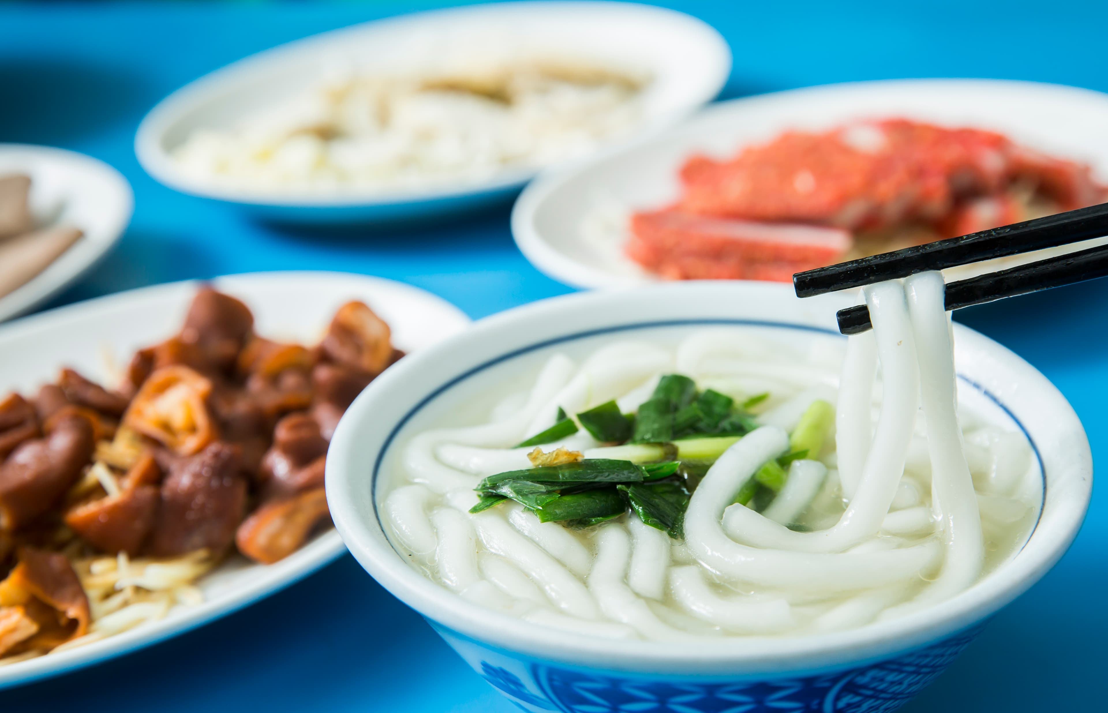 高家莊米苔目使用隔年的在來米製作，水份少，久煮不爛。（30元  /碗）