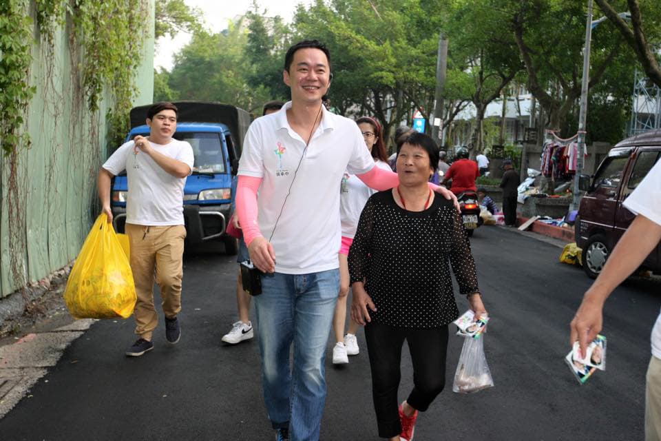 張承中前年曾宣布投入立委選舉，但最後退選，對他而言，曾踏入政壇也算難得體驗，認識更多不同領域的人。（翻攝自張承中臉書）