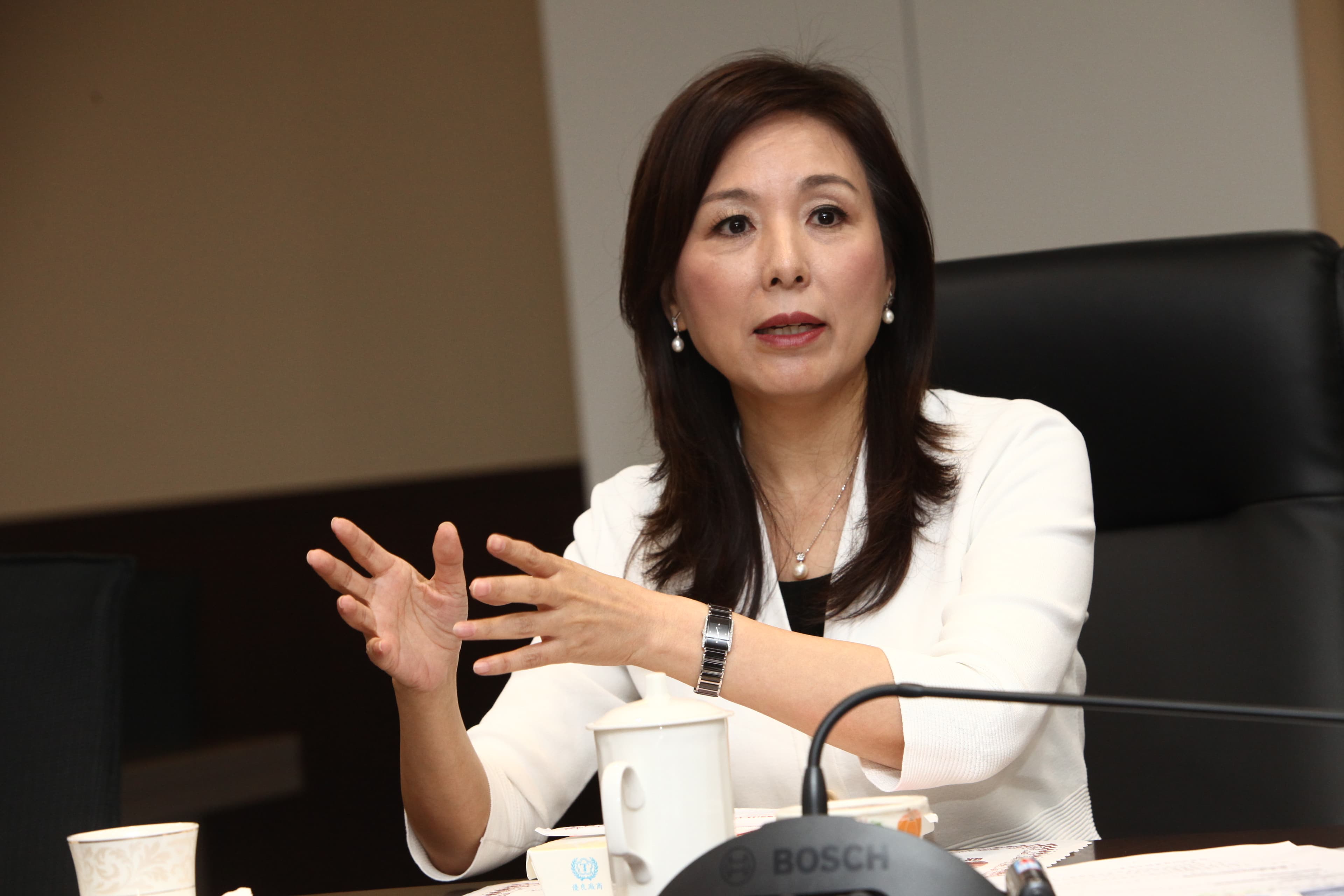 新光金今年將改選董監事，董事長吳東進找李紀珠接總經理當救援投手。
