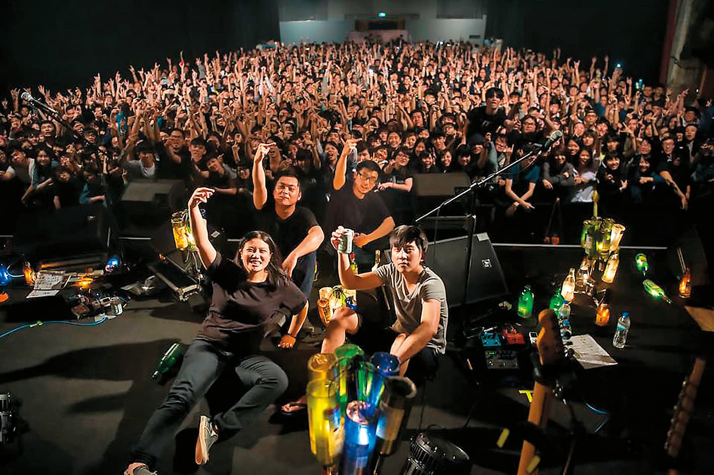 從去年11月起，草東沒有派對巡迴演出開跑，足跡走遍16個亞洲、美洲城市，台灣的場次一票難求。 （草東沒有派對提供）