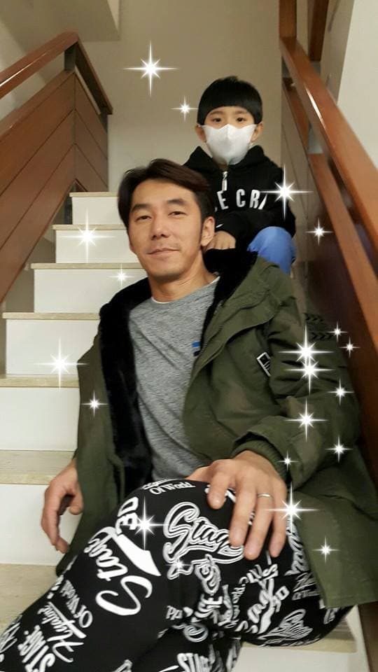 陶晶瑩與李李仁女兒荳荳（後），遺傳了父親熱愛運動的細胞。（翻攝自陶晶瑩臉書）