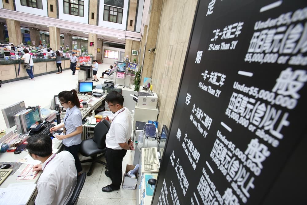 適當的將獲利資金移動到低風險投資部位，如定存、買定存股，是確保能長期獲利的好方法。
